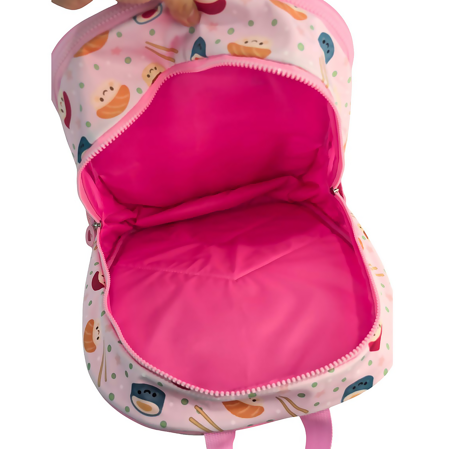 Una mochila rosa con motivos de sushi y un compartimento abierto.
