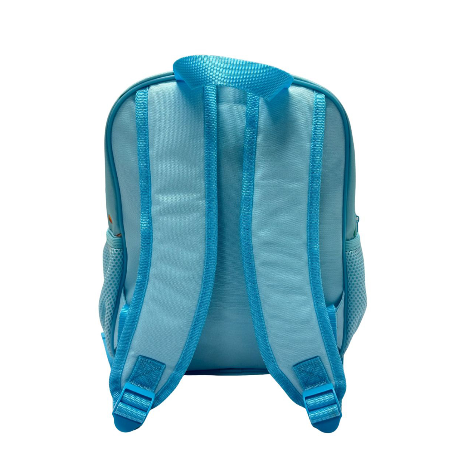 Una mochila azul con correas y bolsillos laterales, vista desde atrás.