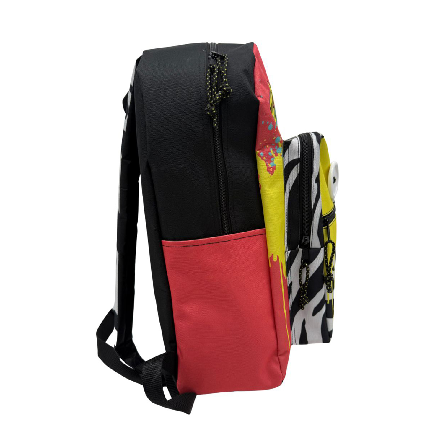Una mochila colorida con estampado negro, rojo y cebra. Con cremalleras y correas.