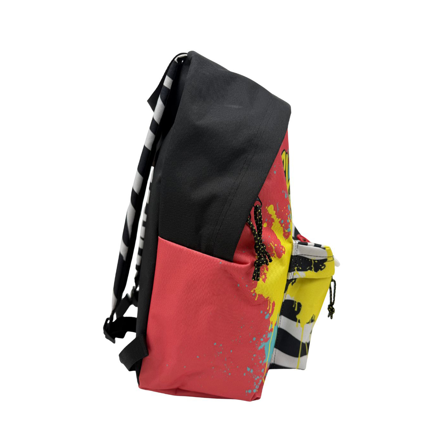 Mochila con parte superior negra, frente rojo y estampado de rayas.