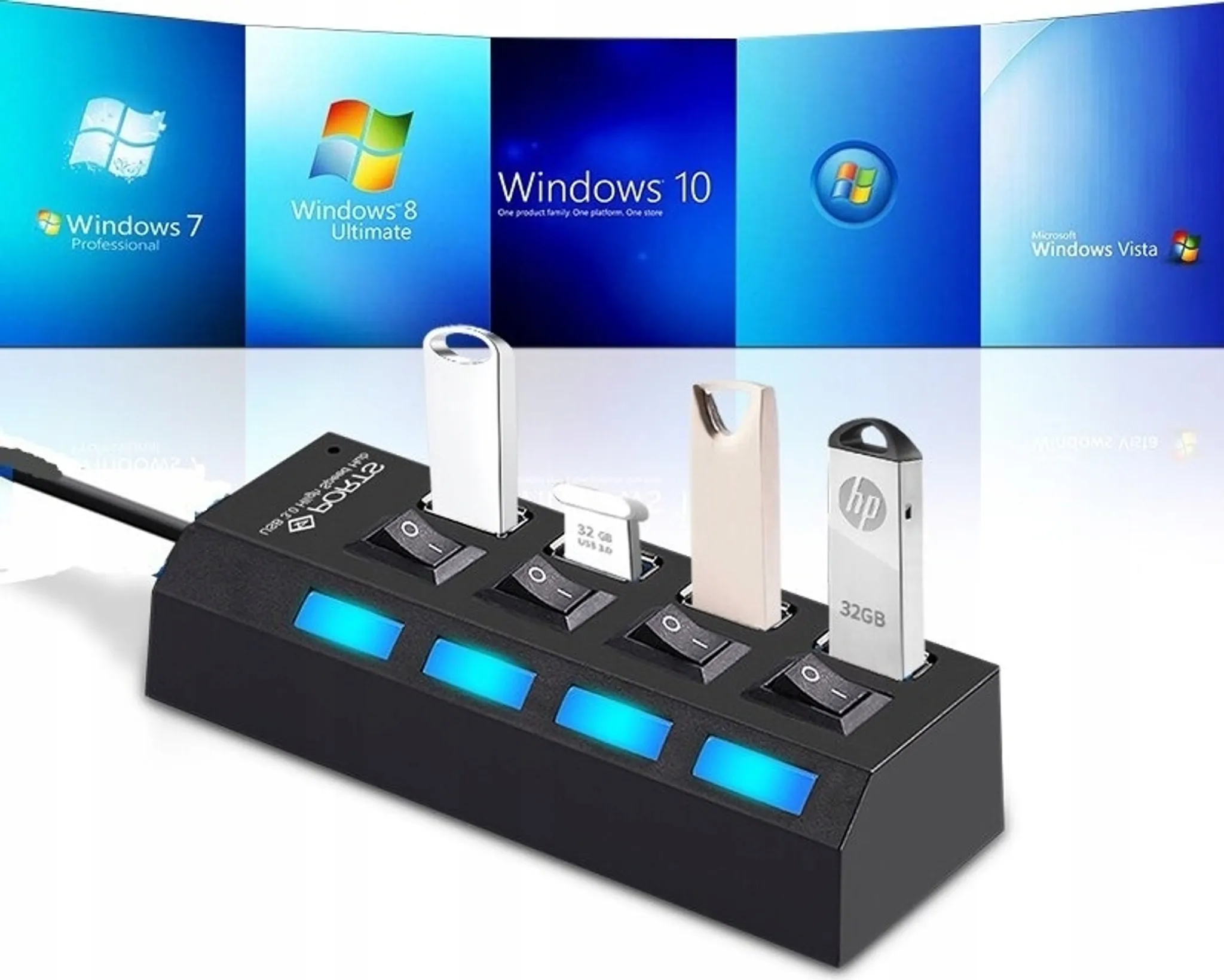 Eine schwarze USB-Hub mit vier USB-Sticks und Schaltern, vor Windows-Logos.