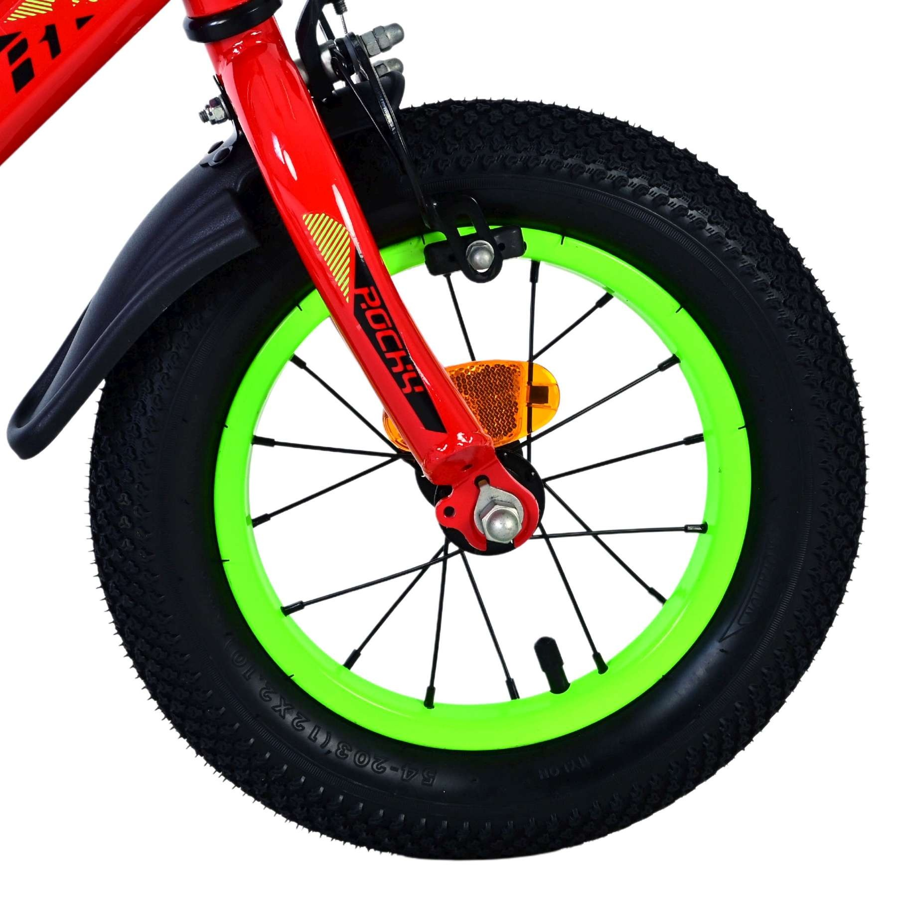 Rotes Fahrrad mit grünem Felgenrad, schwarzem Reifen und Schutzblech.