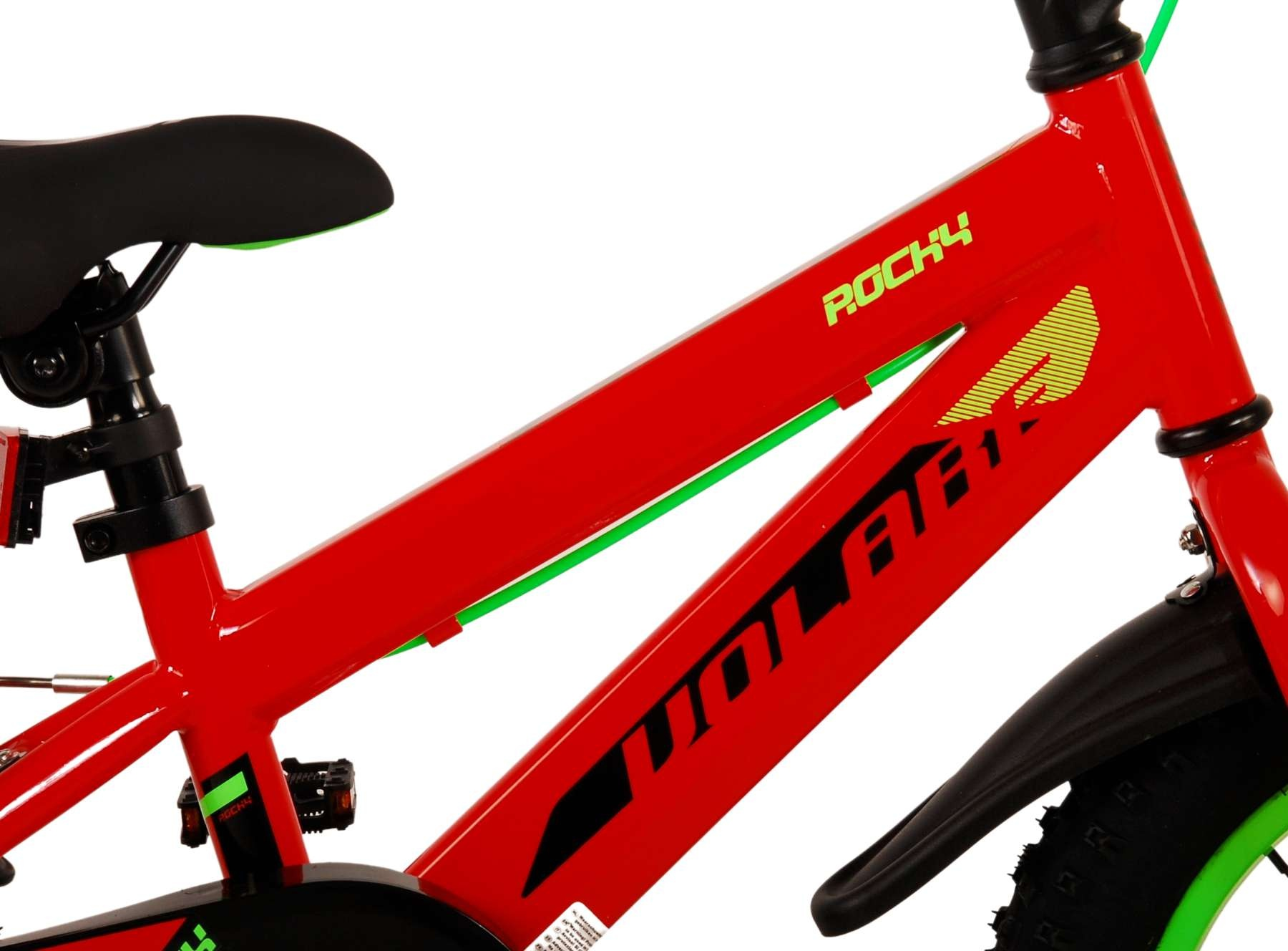 Rotes Fahrrad mit schwarzen und grünen Akzenten, Fokus auf Rahmen und Sitz.