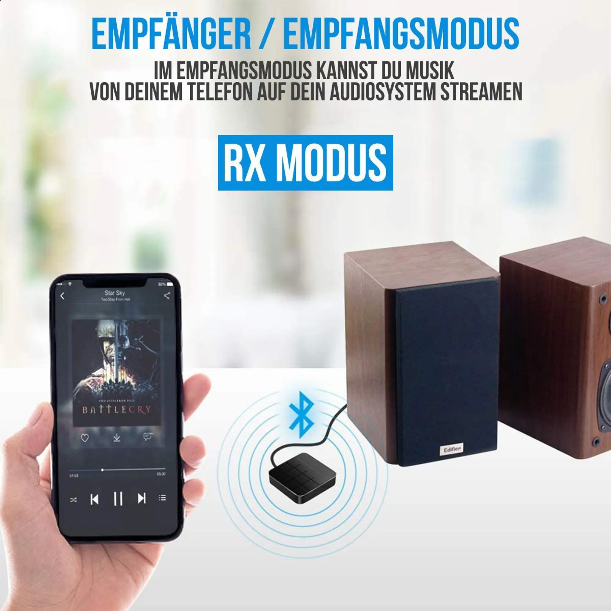 Ein Handy hält einen Lautsprecher, verbunden über Bluetooth.