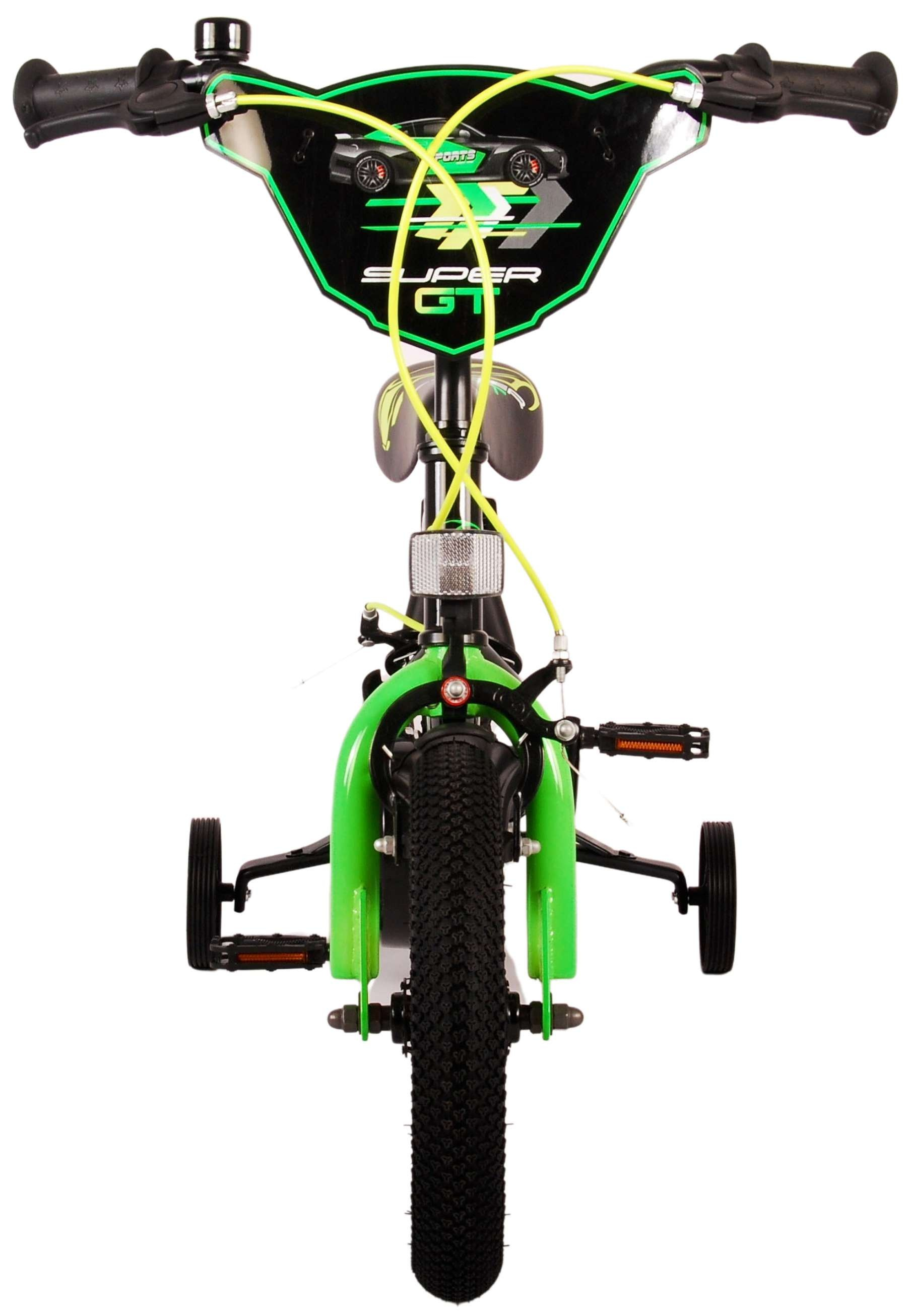 Grünes Kinderfahrrad mit Stützrädern, Rennwagen-Aufkleber und gelben Kabeln.