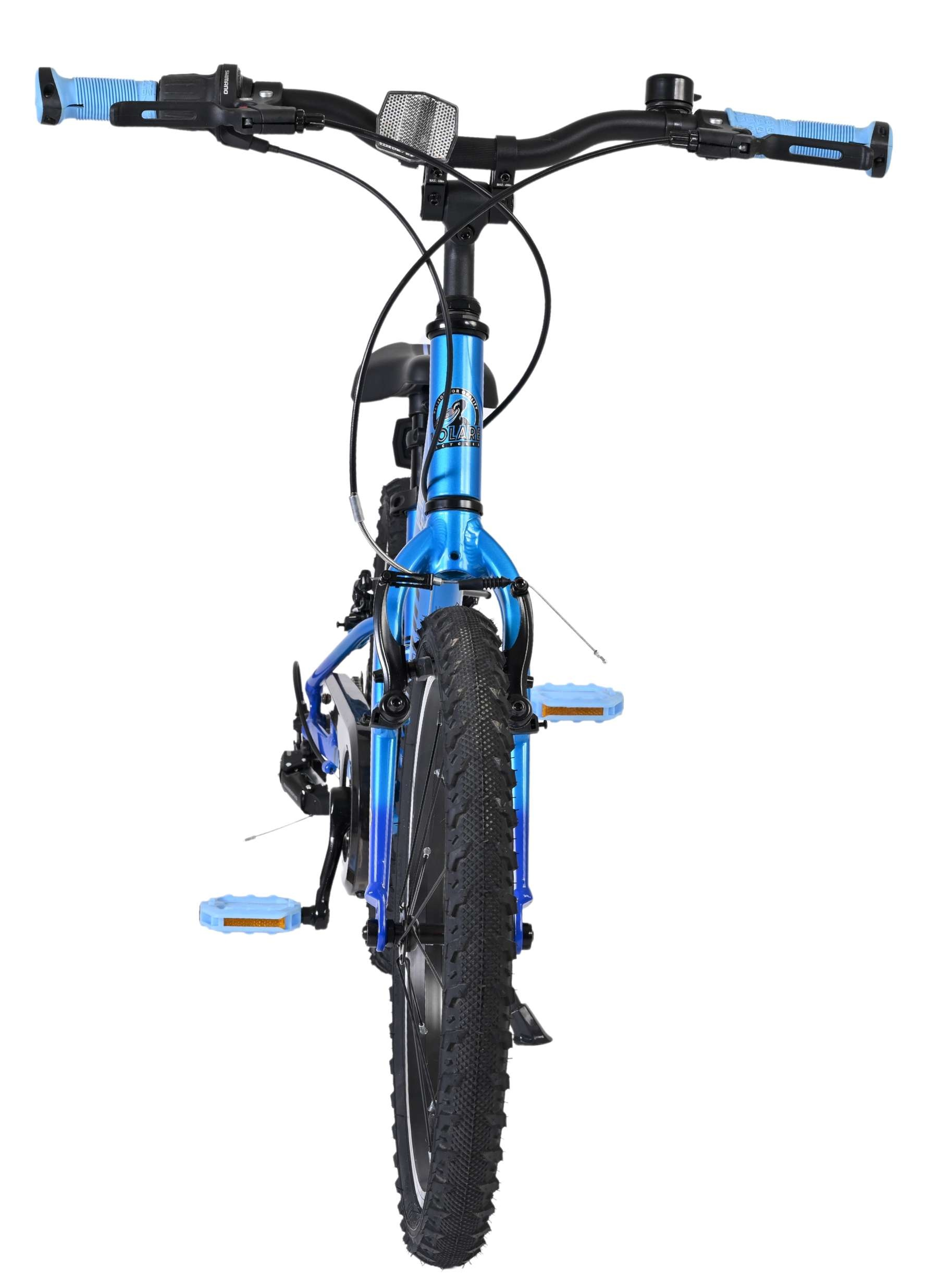 Ein blauer Kinderfahrrad mit blauen Pedalen und Griffen, von vorne.