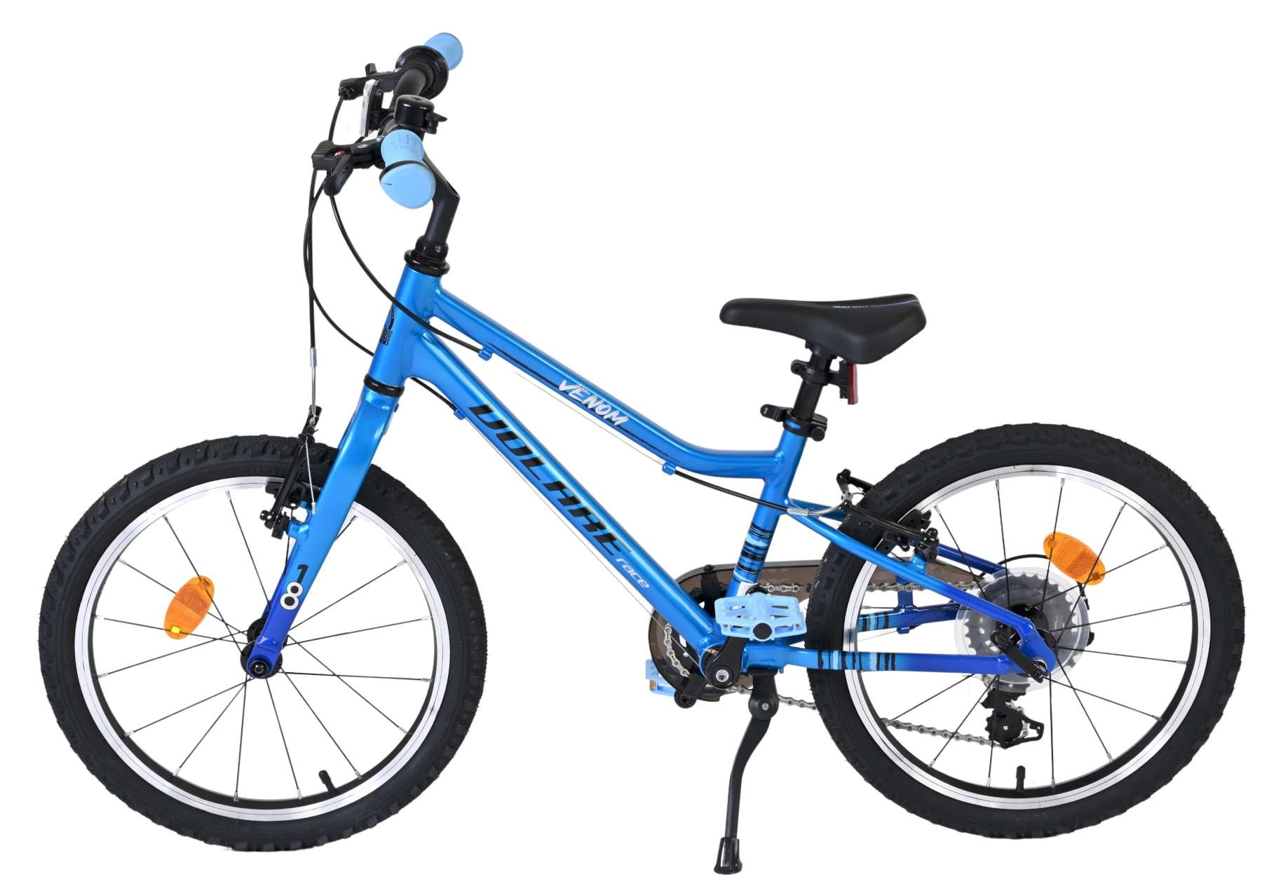Blaues Venom-Kinderrad mit schwarzem Sitz und Lenker auf weißem Grund.