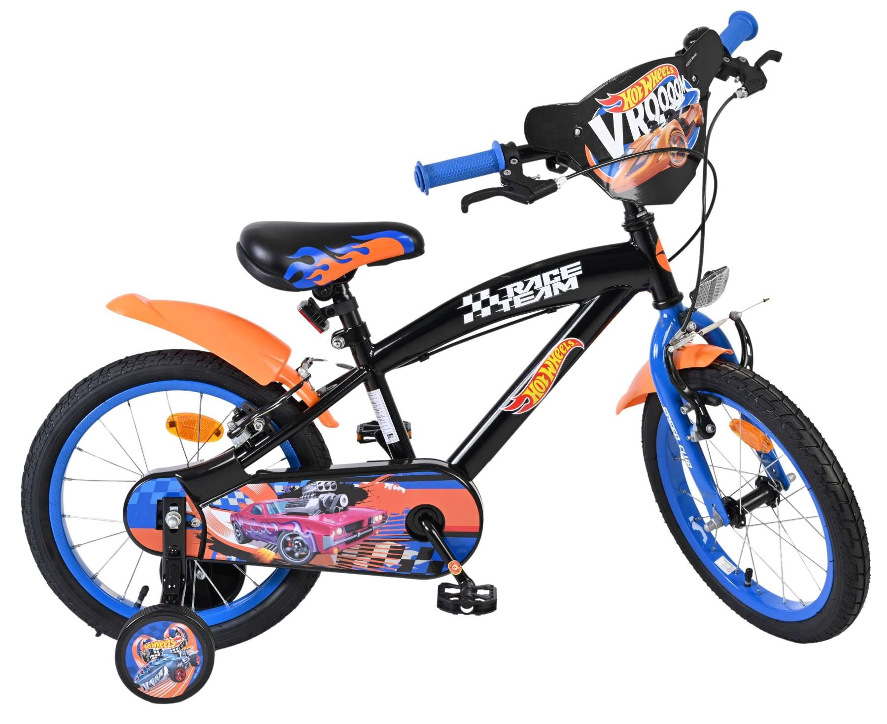 Ein schwarzes Kinderfahrrad mit blauen und orangen Akzenten und Hot Wheels-Aufklebern.