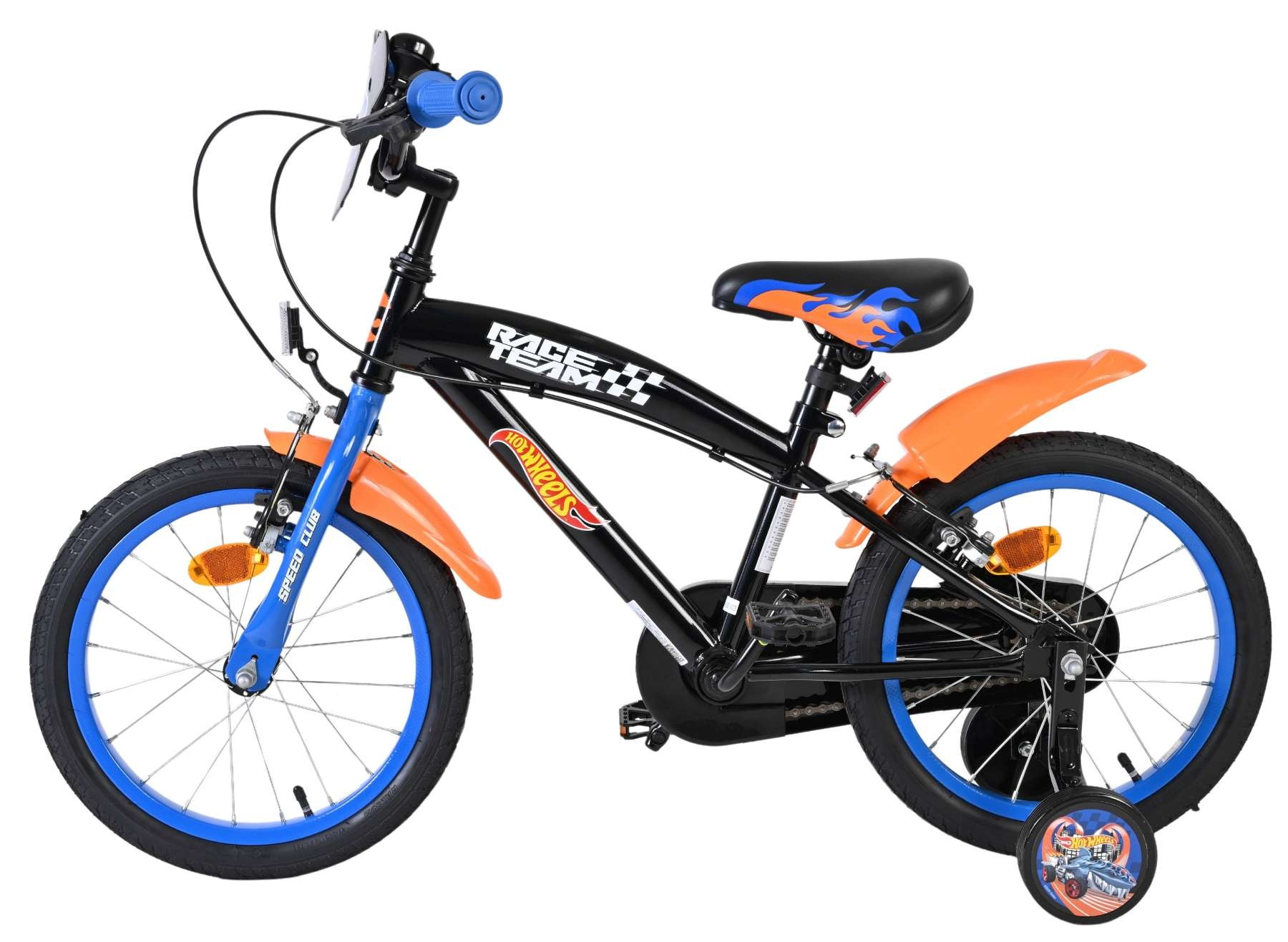 Ein schwarzes Kinderfahrrad mit orangen Schutzblechen und blauen Felgen.