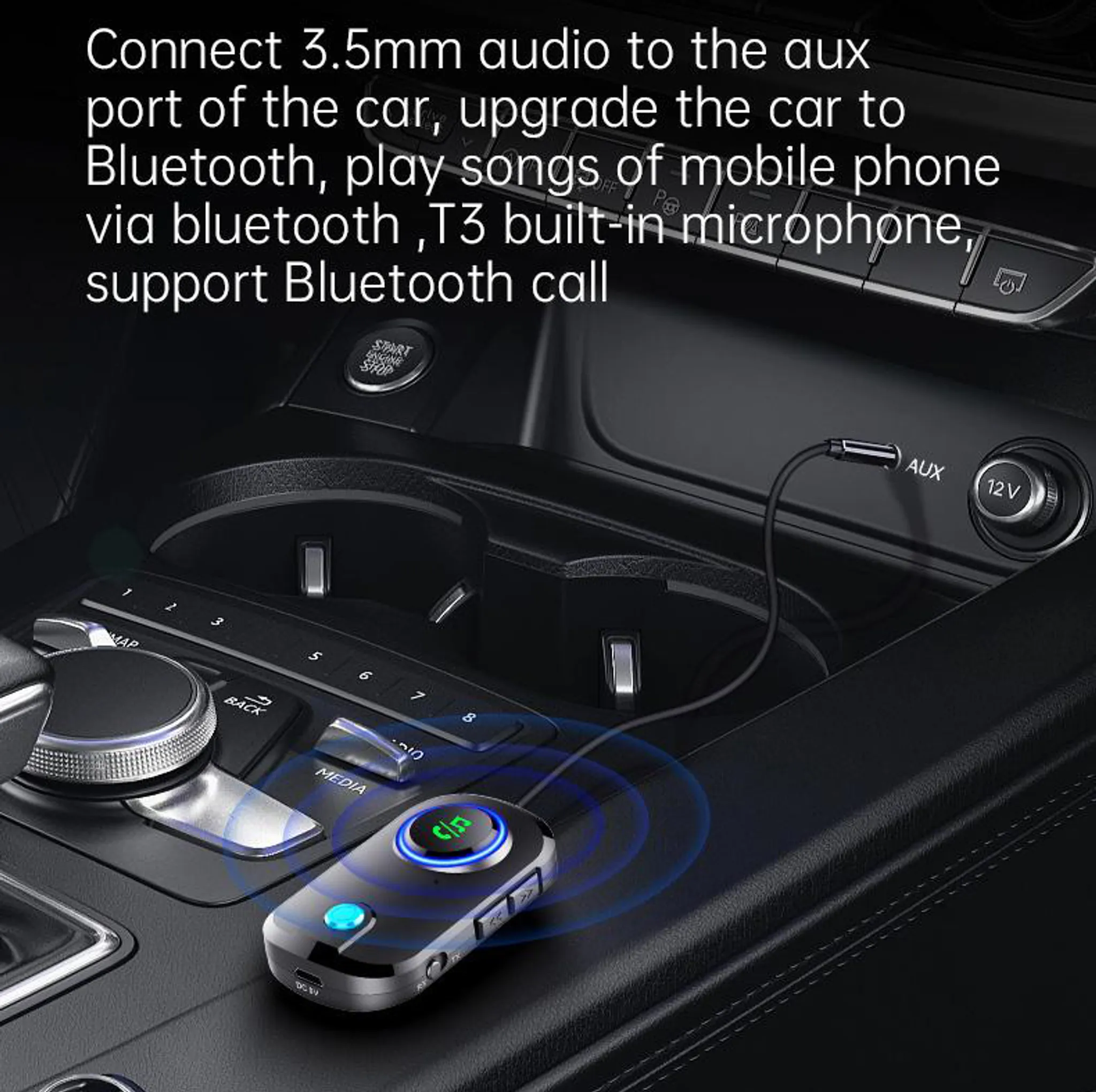 Bluetooth-Adapter im Auto, verbunden mit AUX und 12V-Anschluss.