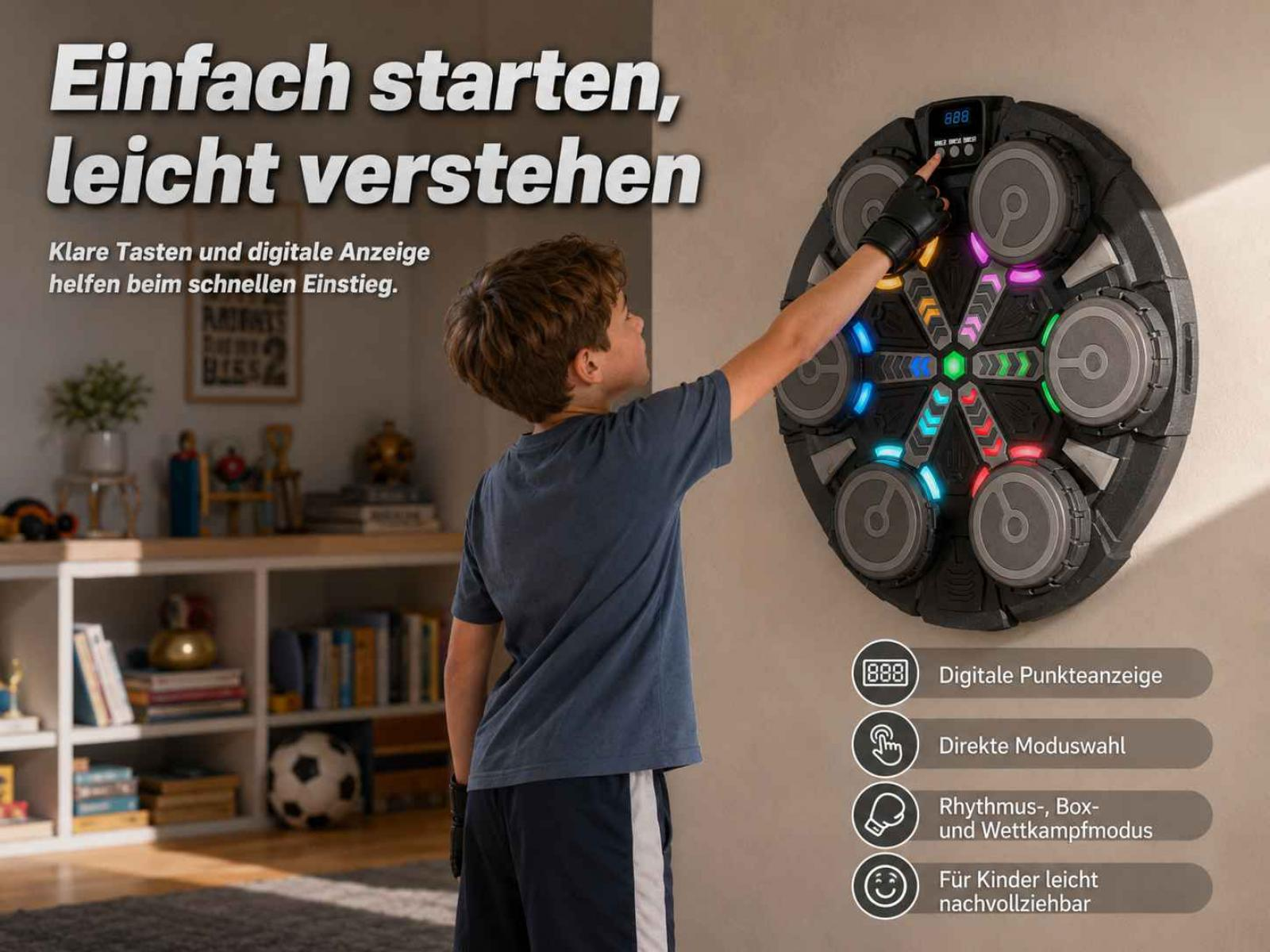 Junge spielt mit einem leuchtenden Trainingsgerät an der Wand, mit digitaler Anzeige.