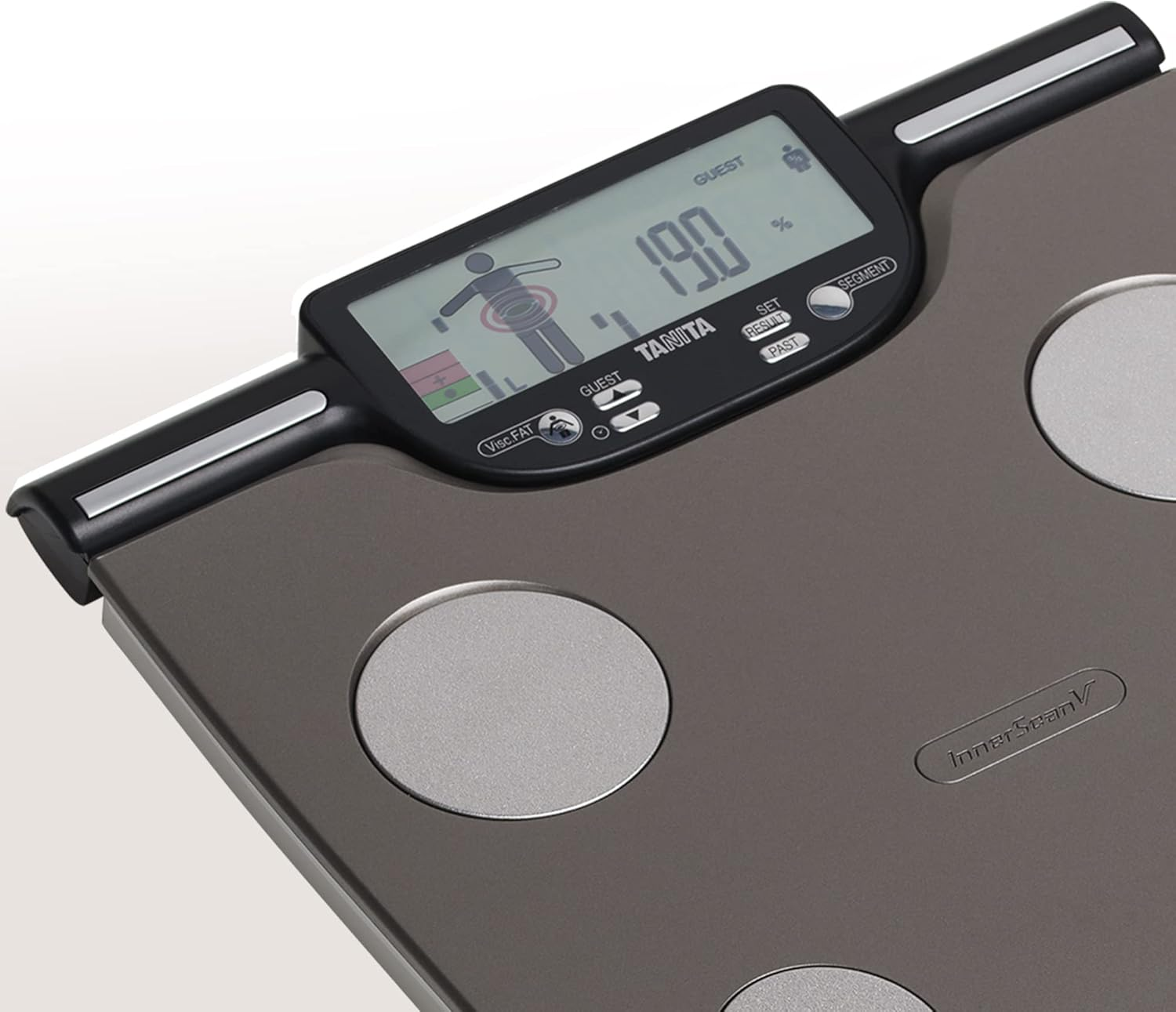 Ein digitales Körperfettwaage-Display zeigt 19,0 % an. Nahaufnahme.