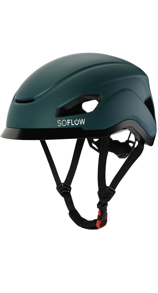 Ein dunkelgrüner SOFLOW Fahrradhelm mit schwarzen Riemen und roter Schnalle.