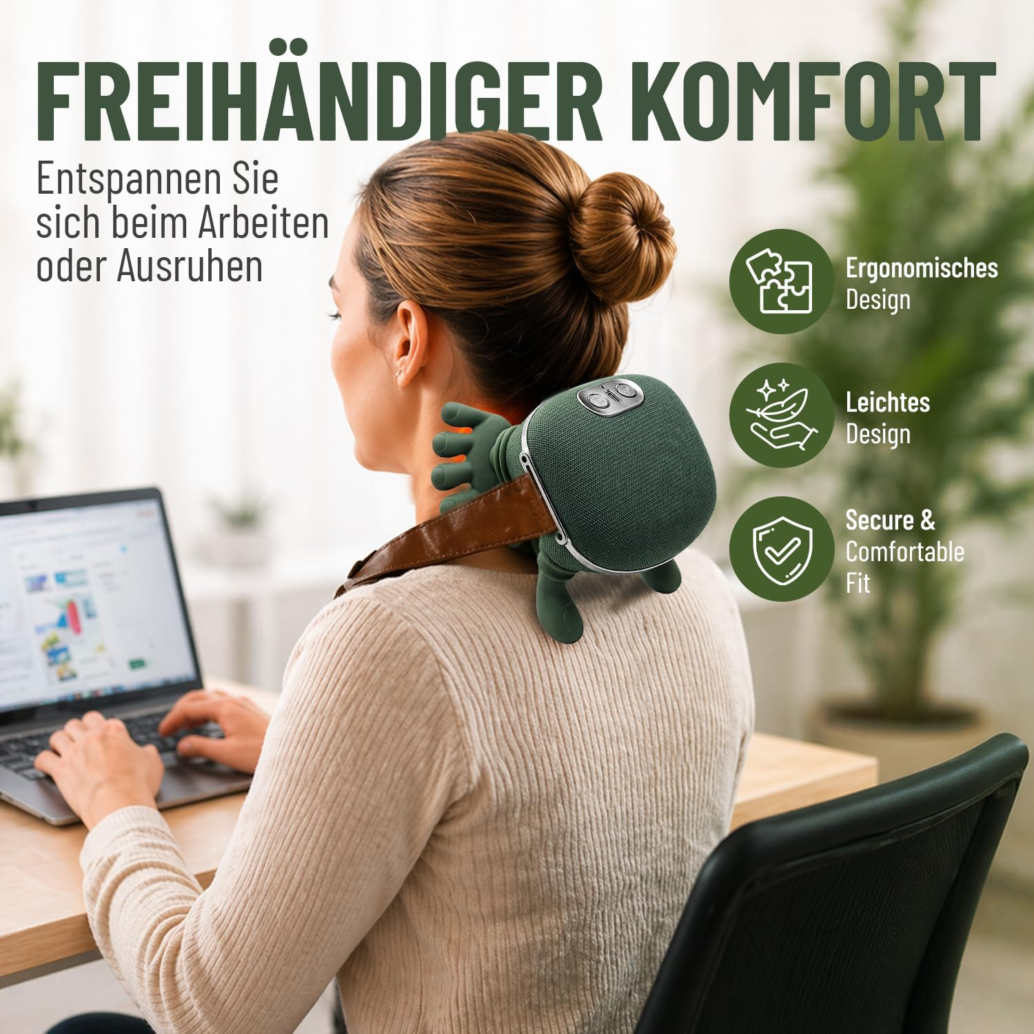 Frau am Laptop mit Nackenmassagegerät, das auf ihren Schultern sitzt.