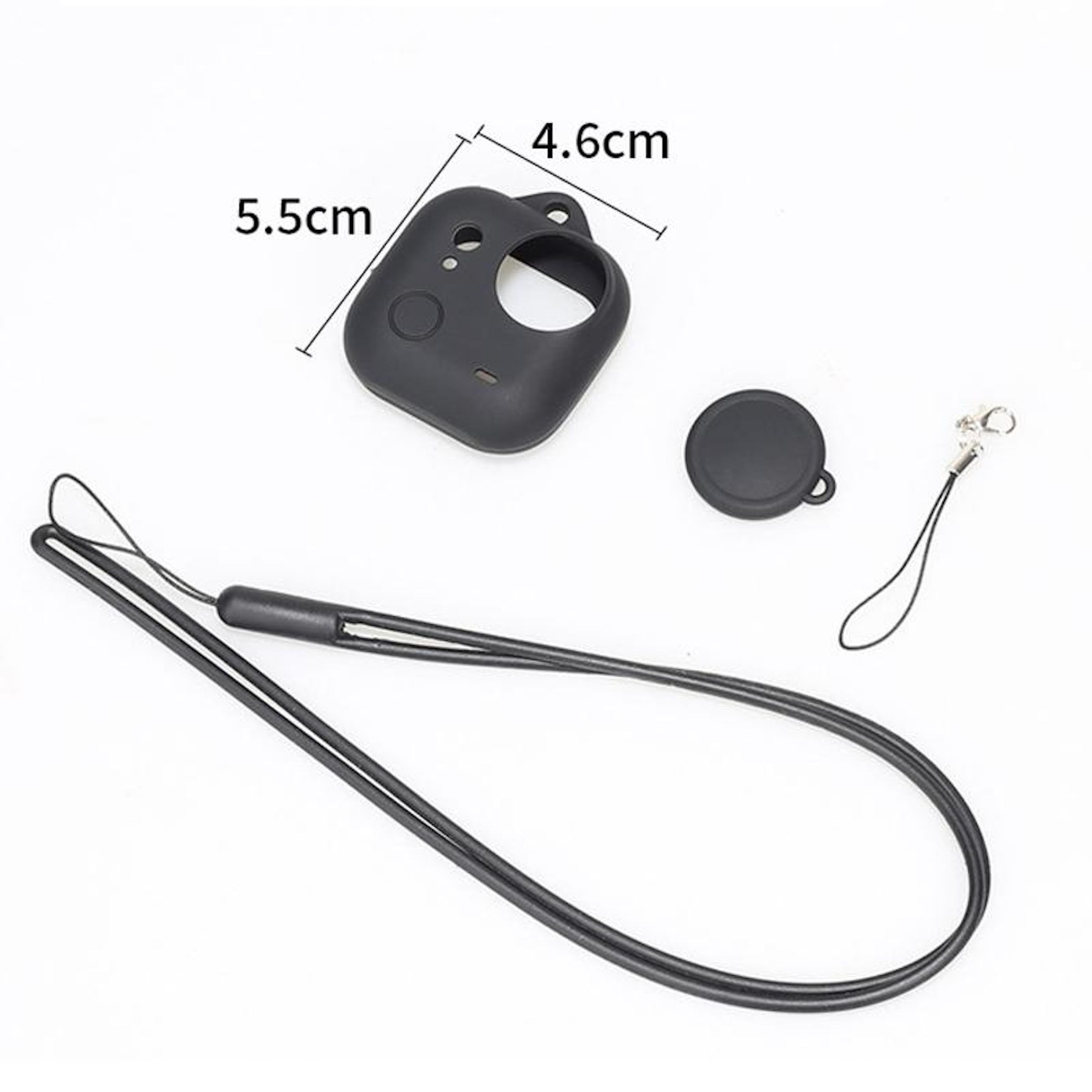 Schwarze Schutzhülle, Linsenkappe und Handschlaufe mit Karabiner.