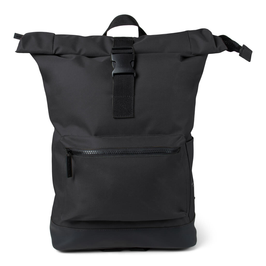 Schwarzer Rucksack mit Rollverschluss und Schnalle.
