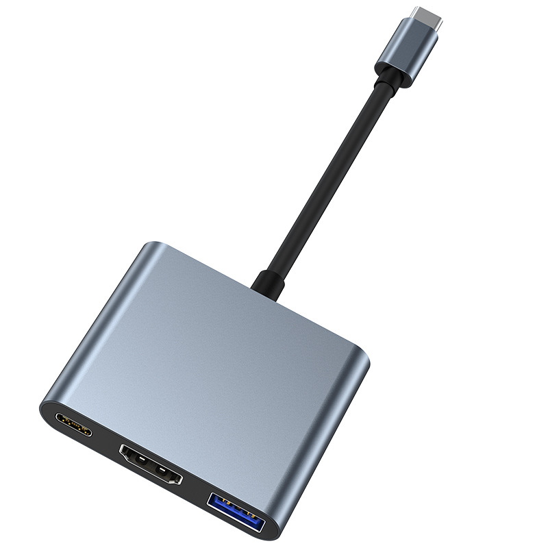 Grauer USB-C Hub mit HDMI, USB-A und USB-C Anschlüssen, verbunden mit schwarzem Kabel.