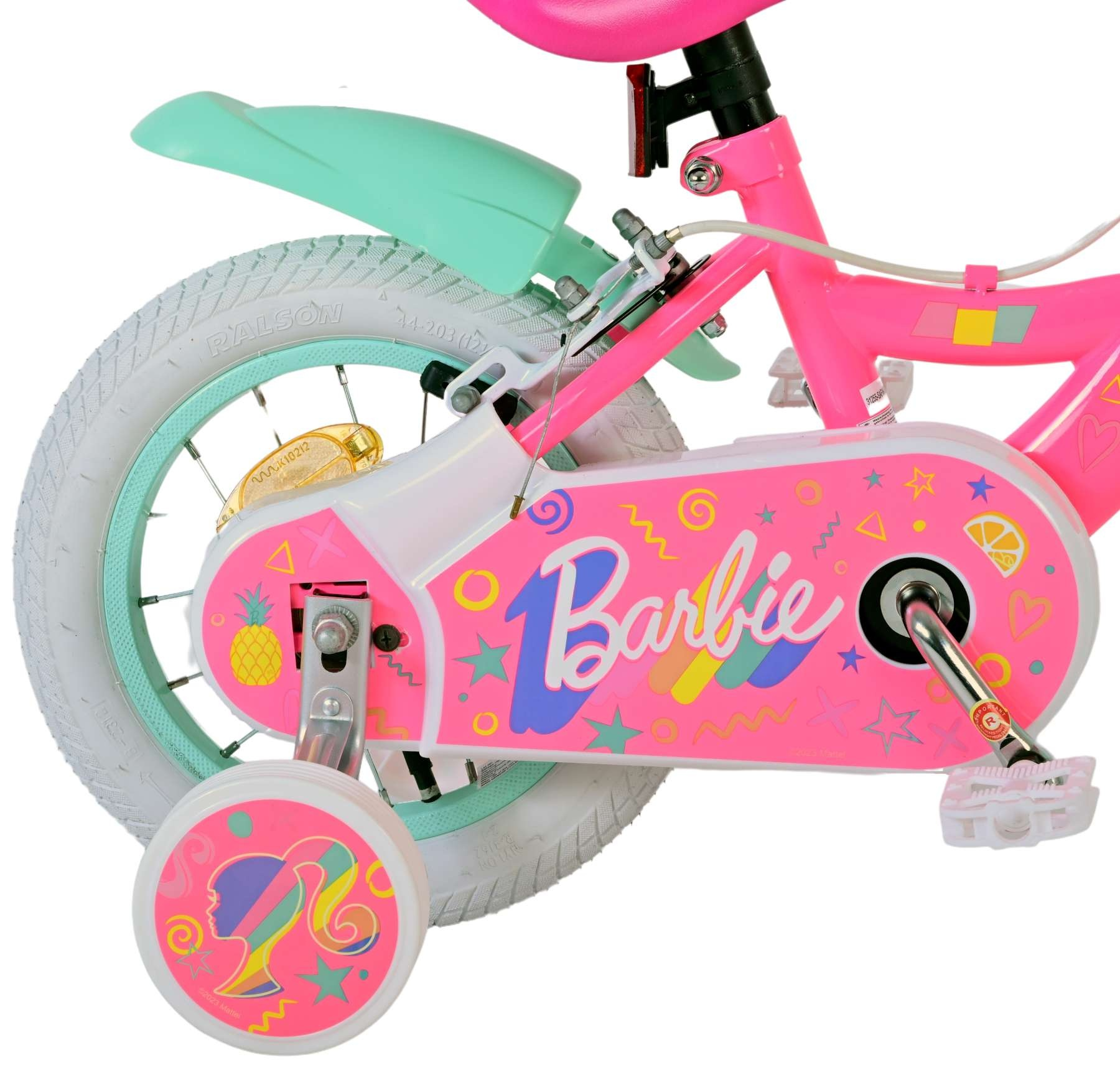 Rosa Barbie Kinderfahrrad mit Stützrädern, mintgrünem Schutzblech und bunten Aufklebern.