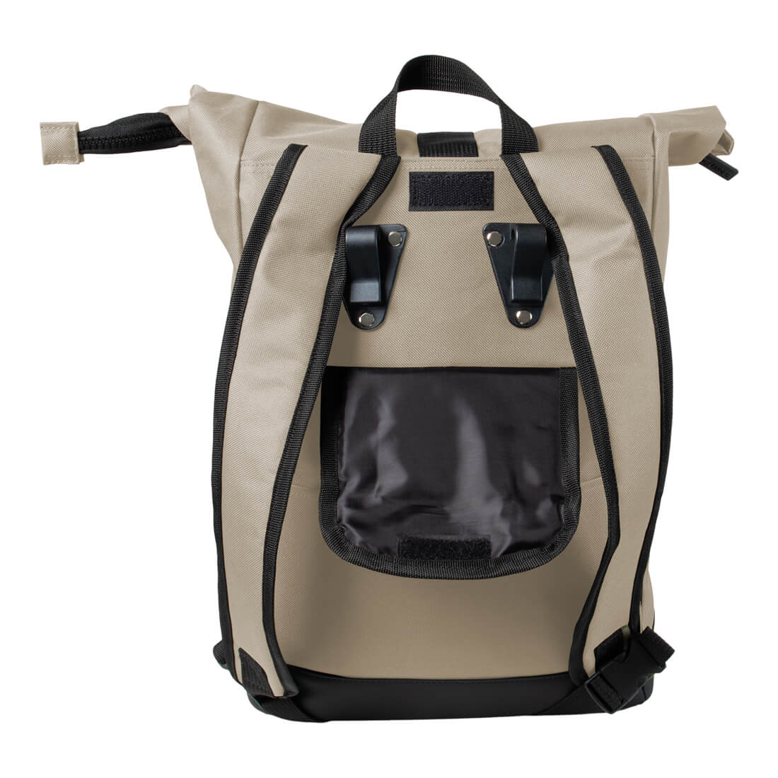 Beiger Rucksack mit schwarzen Trägern und schwarzer Tasche vorne.