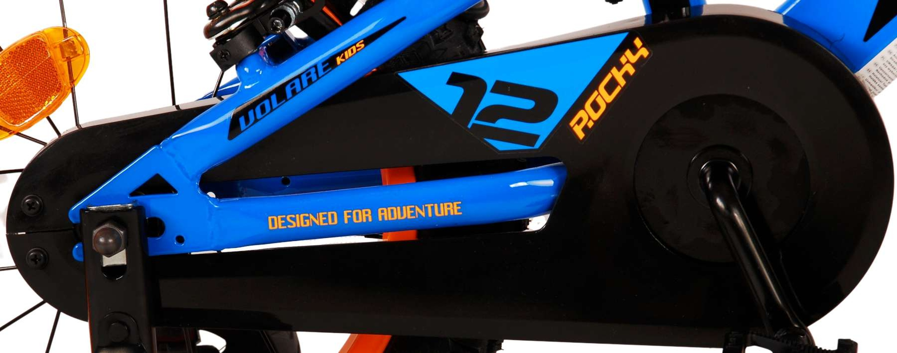 Blauer Kinderfahrradrahmen mit schwarzem Kettenschutz, 'Rocky 12' Logo und 'Designed for Adventure' Text.