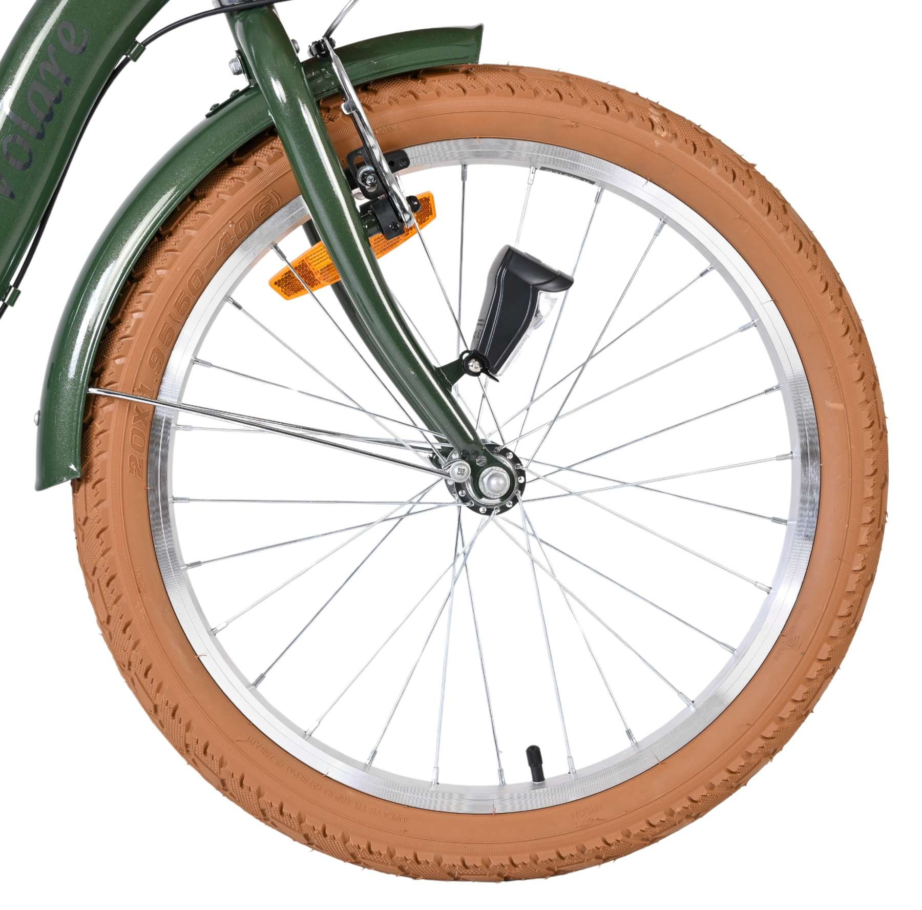 Nahaufnahme eines grünen Fahrradteils mit braunem Reifen und Speichen.