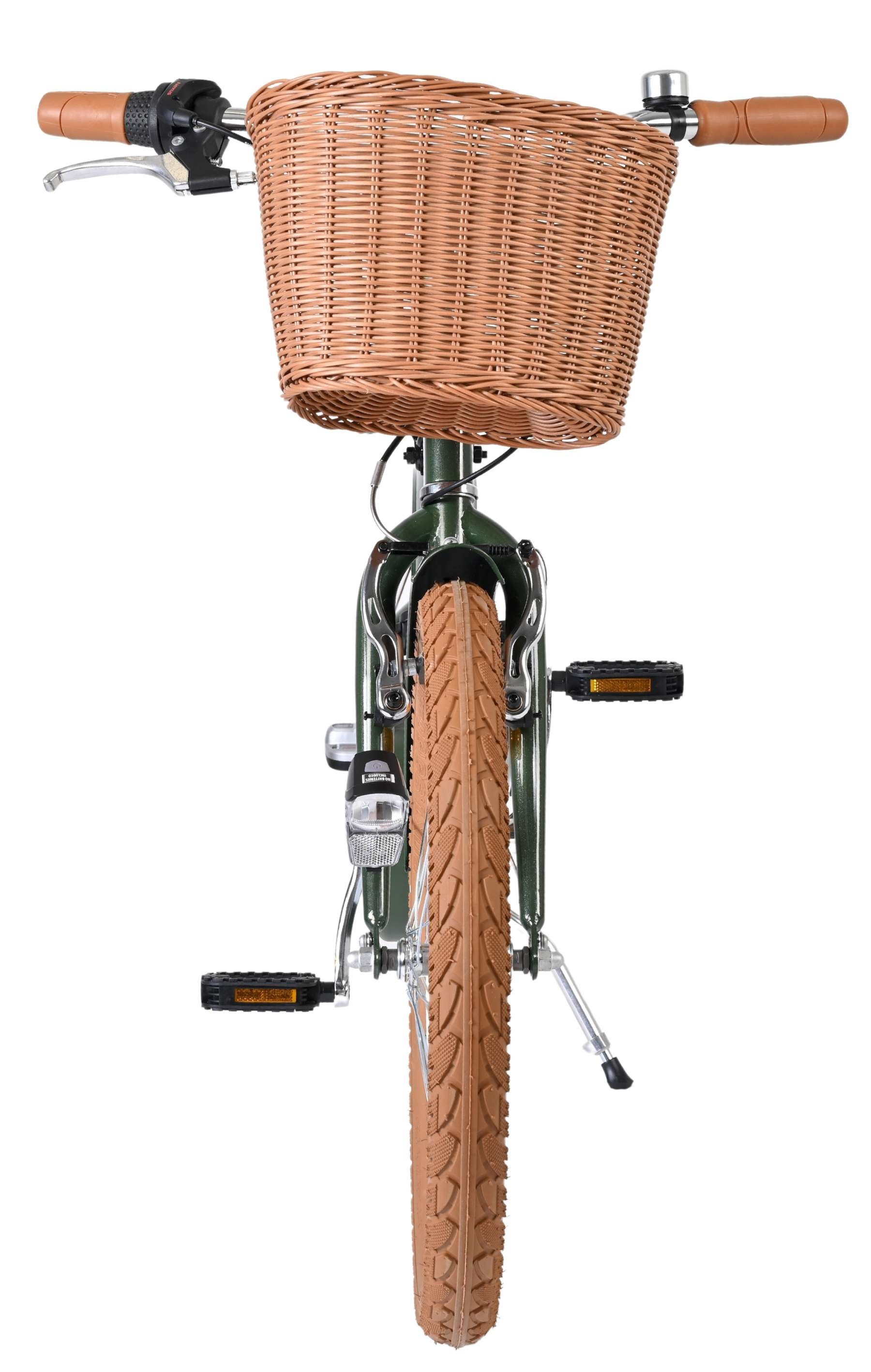 Grünes Fahrrad mit braunem Weidenkorb vorne und braunen Reifen.