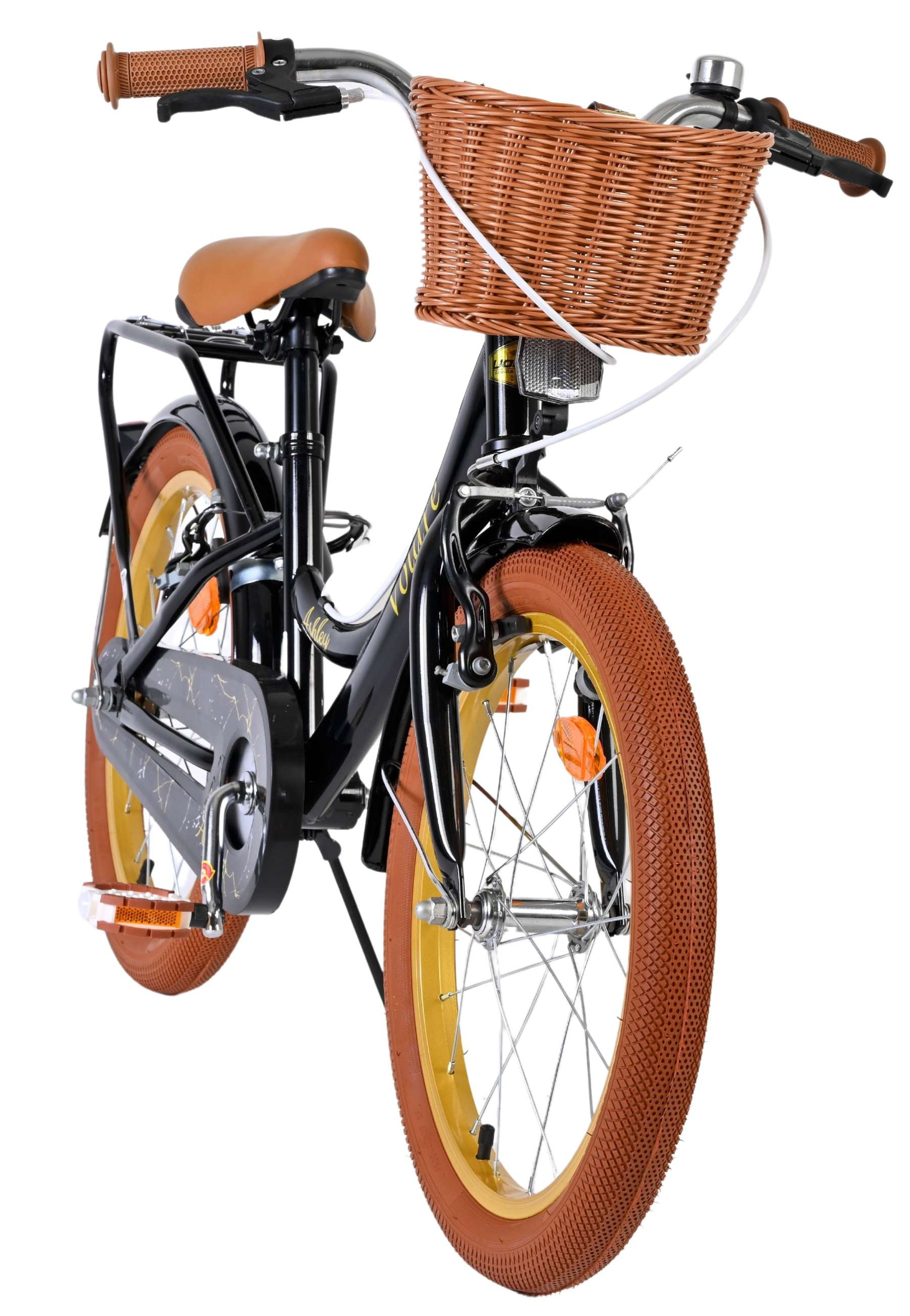 Ein schwarzes Fahrrad mit braunem Korb, Sattel und Reifen.