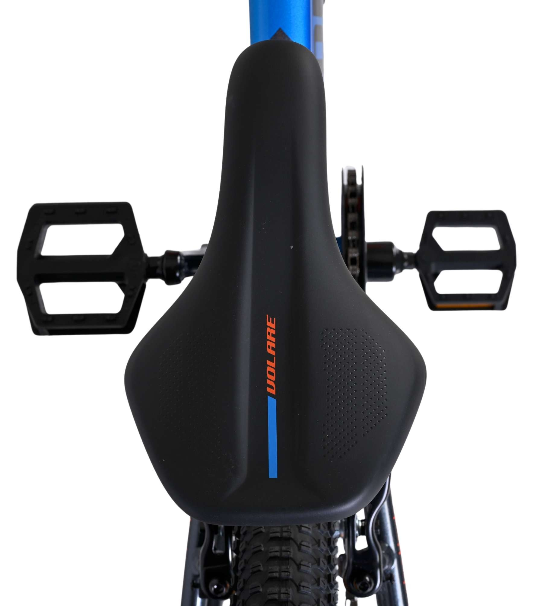 Rückansicht eines Fahrradsattels mit Pedalen und Kette.
