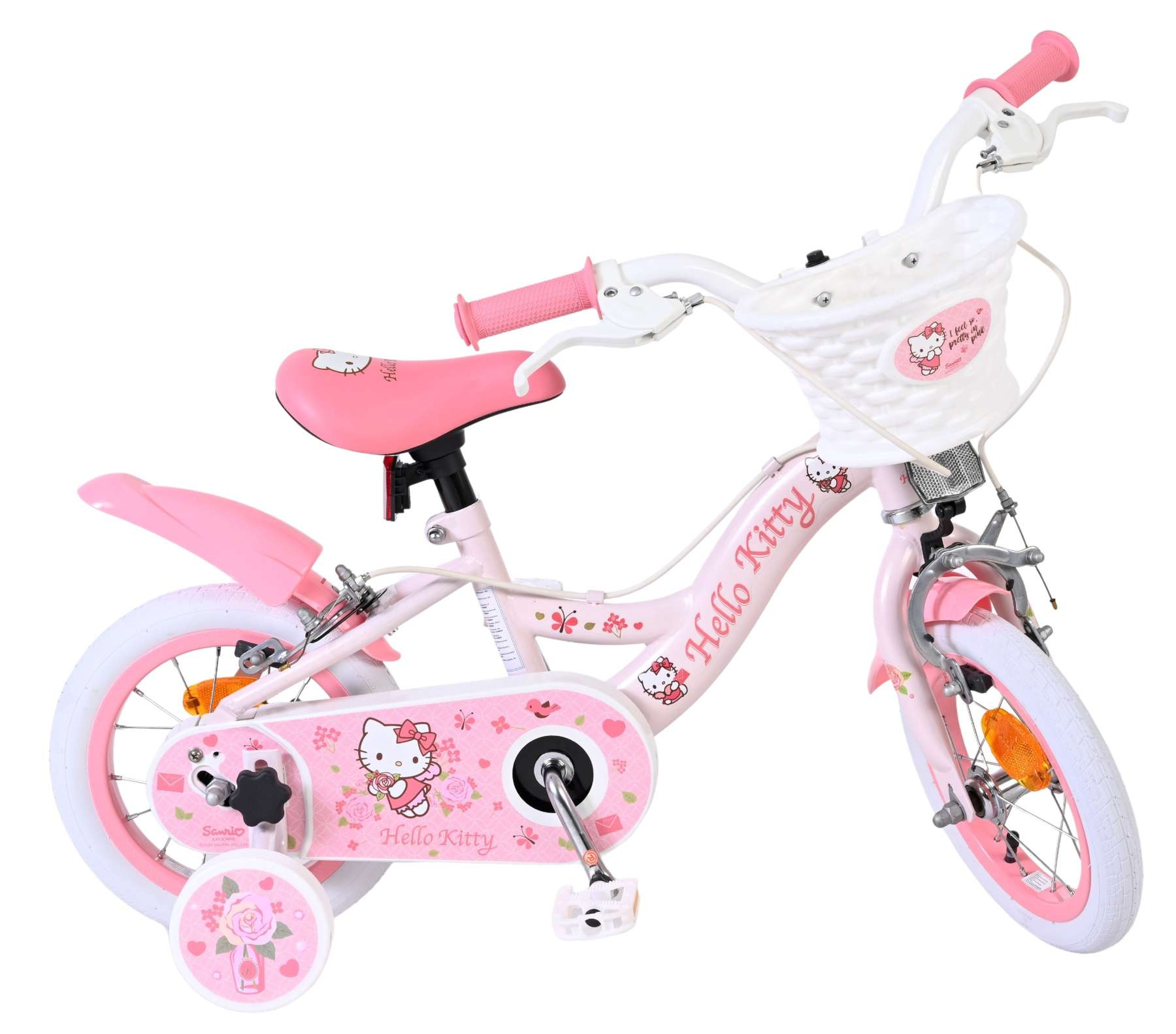 Ein rosa Kinderfahrrad mit Hello Kitty-Motiven, Stützrädern und einem weißen Korb.