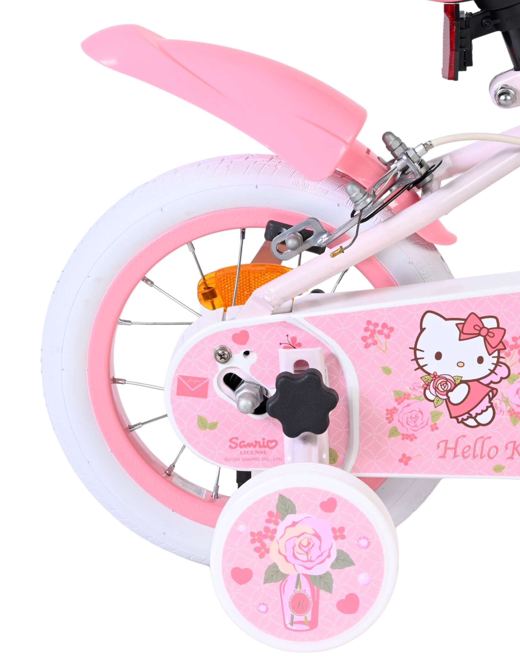 Rosa Kinderfahrrad mit Hello Kitty Motiv und Stützrädern.