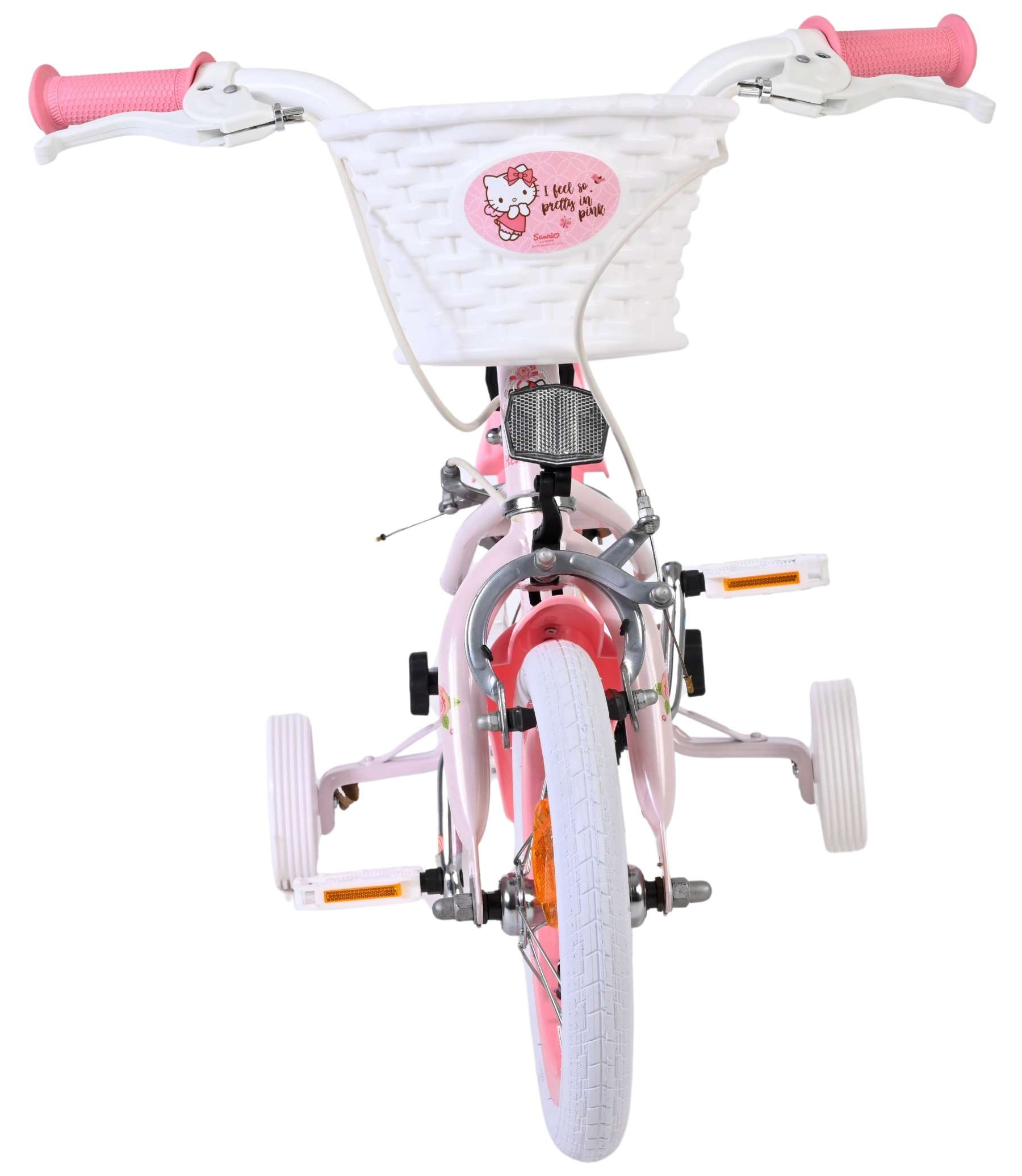 Rosa Kinderfahrrad mit Stützrädern, weißem Korb und Hello Kitty Aufkleber.