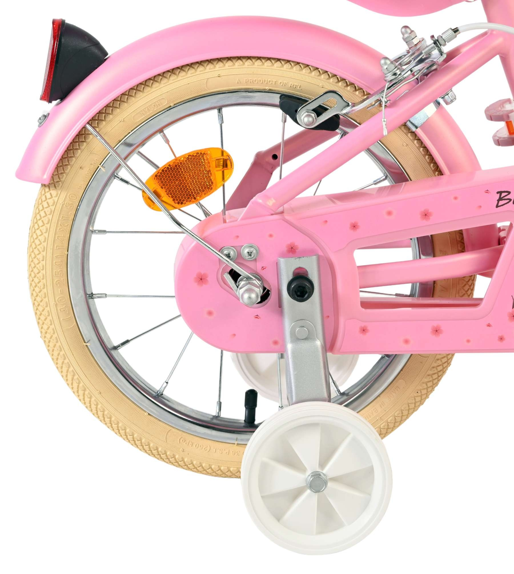 Ein pinkes Kinderfahrrad mit Stützrädern und Speichenreflektoren.