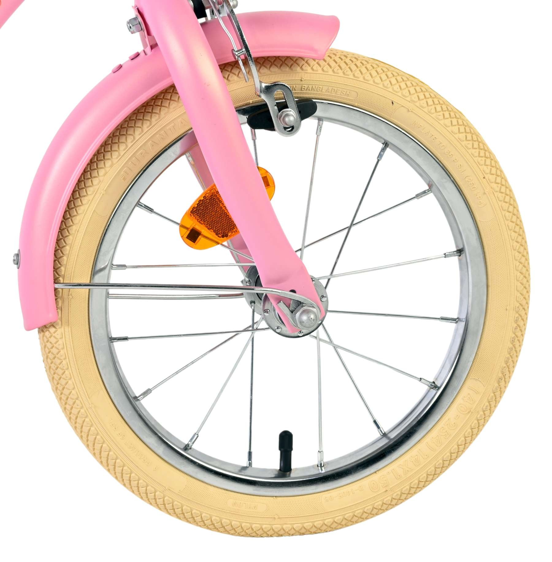 Nahaufnahme des pinken Fahrradschutzblechs und Rades mit cremefarbener Bereifung.