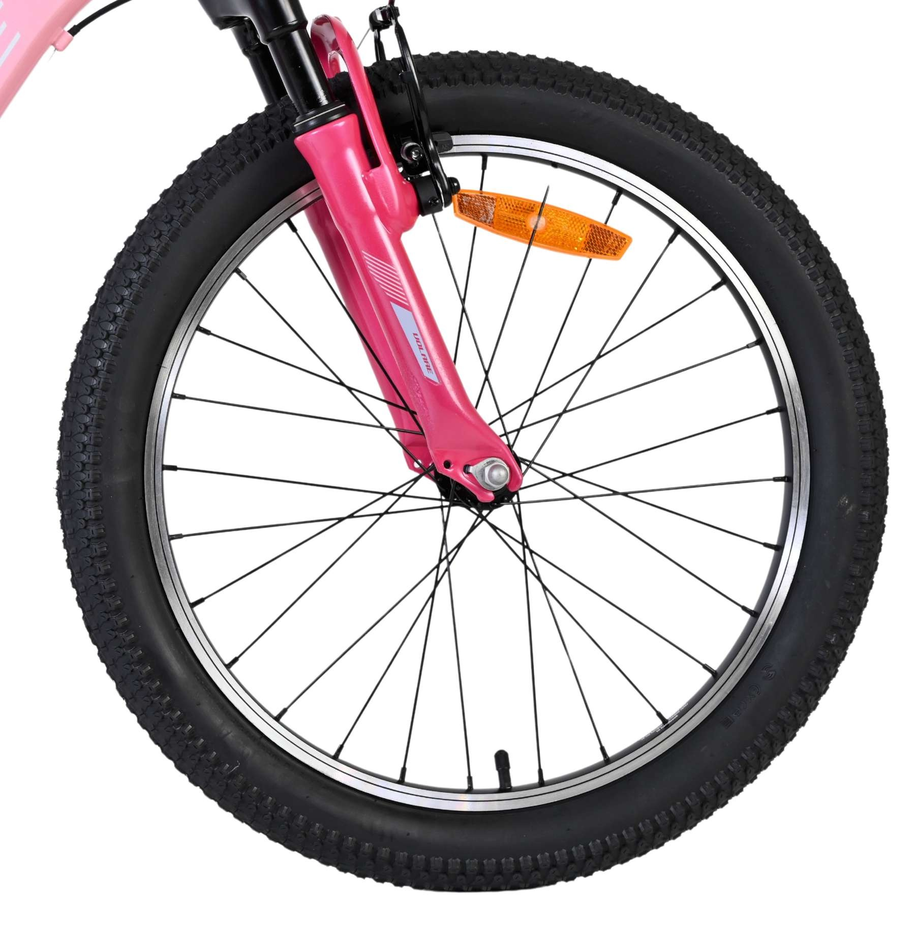 Nahaufnahme eines rosa Fahrradrahmens mit einem schwarzen Rad und Speichen.