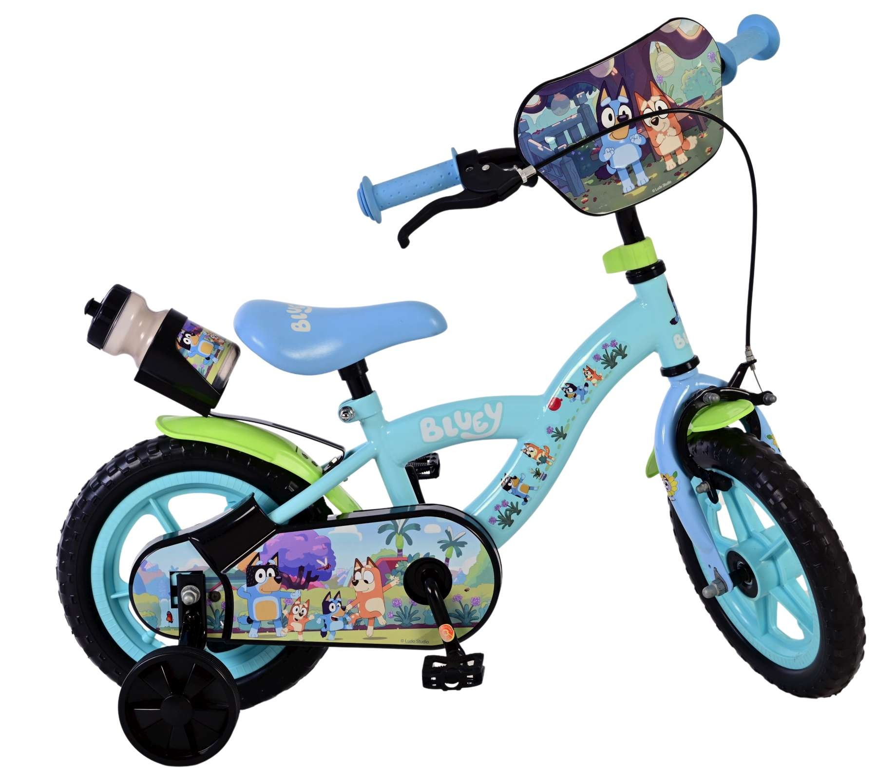 Ein hellblaues Kinderfahrrad mit Bluey-Motiv, Seitenrädern und Trinkflasche.