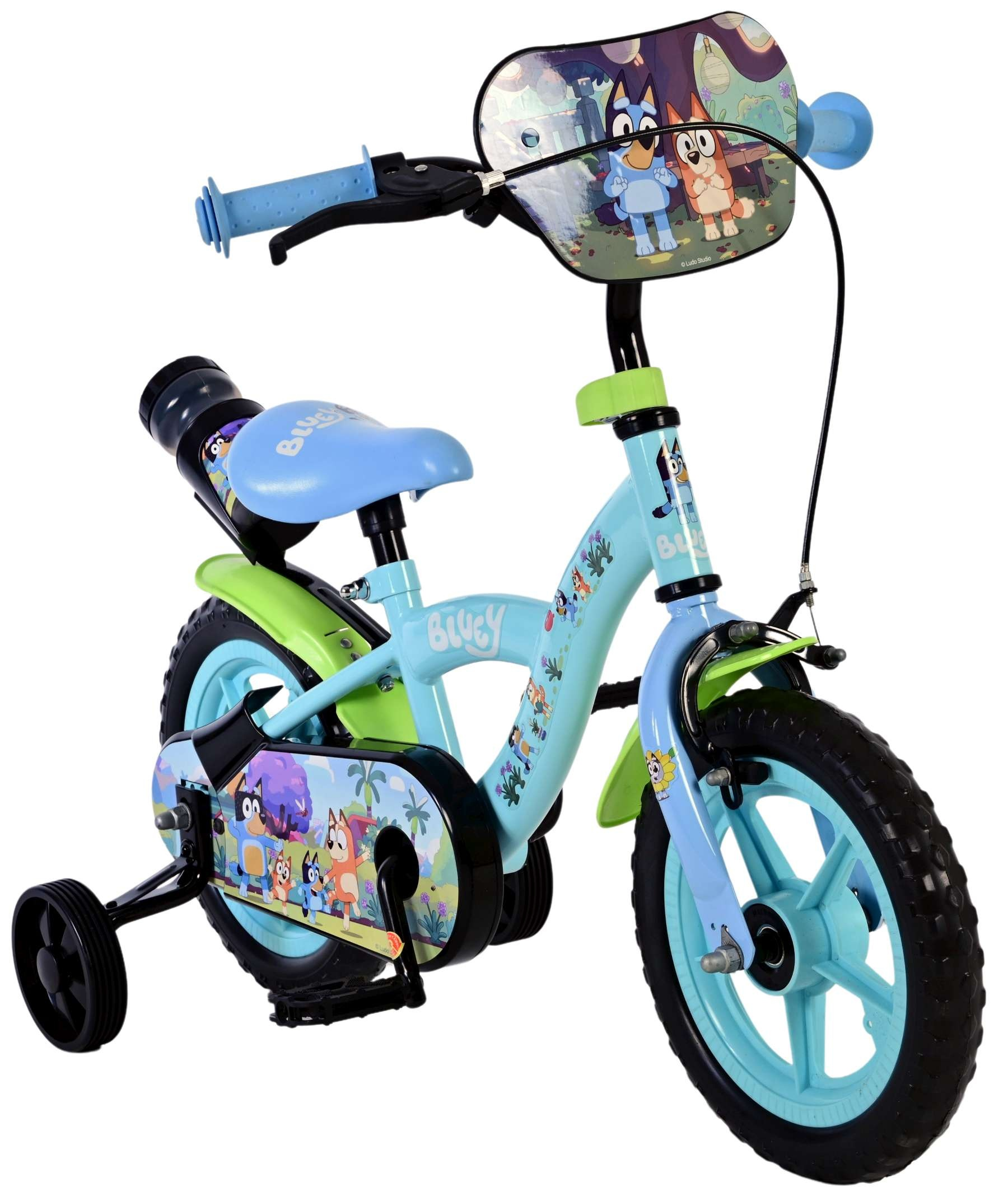 Ein hellblaues Kinderfahrrad mit Stützrädern und Bluey-Motiven.