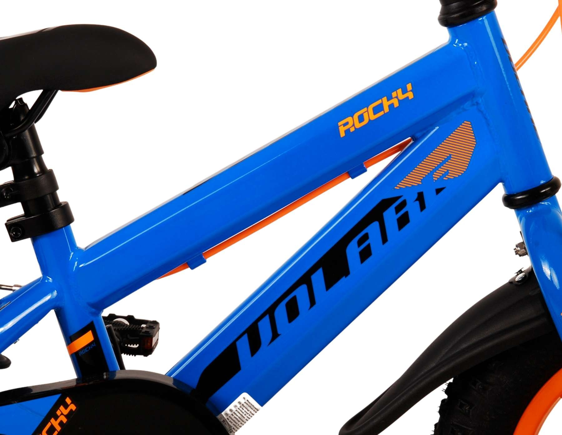 Blaues Kinderfahrrad mit orangefarbenen Akzenten und Aufdruck.