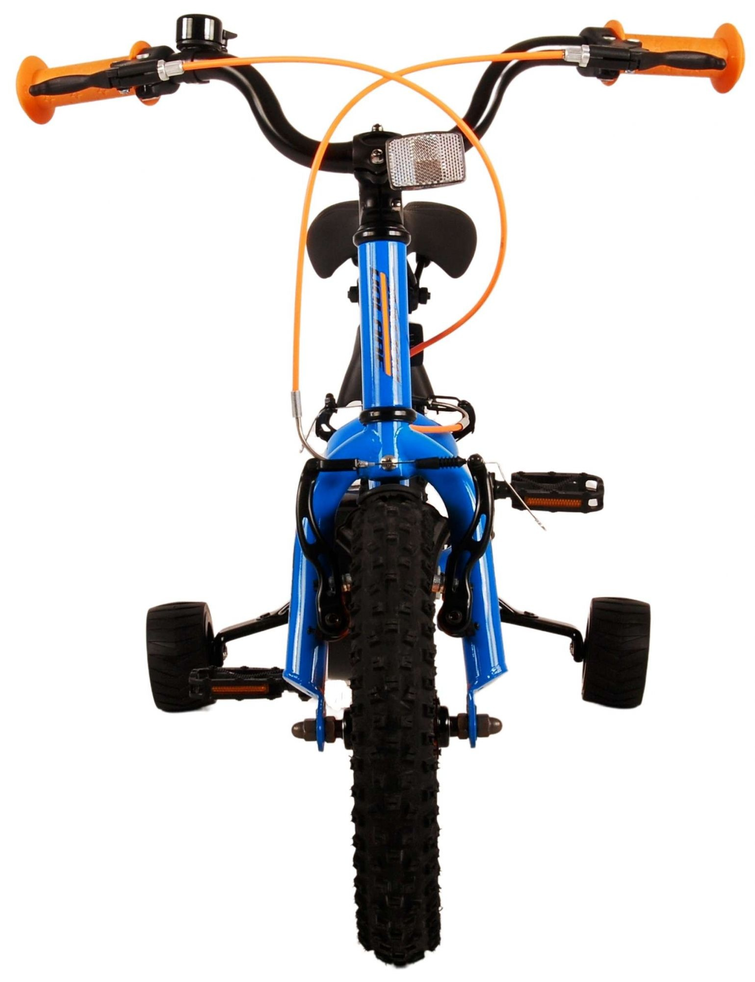 Ein blauer Kinderfahrrad-Rahmen mit orangefarbenen Griffen, Pedalen und Kabeln.
