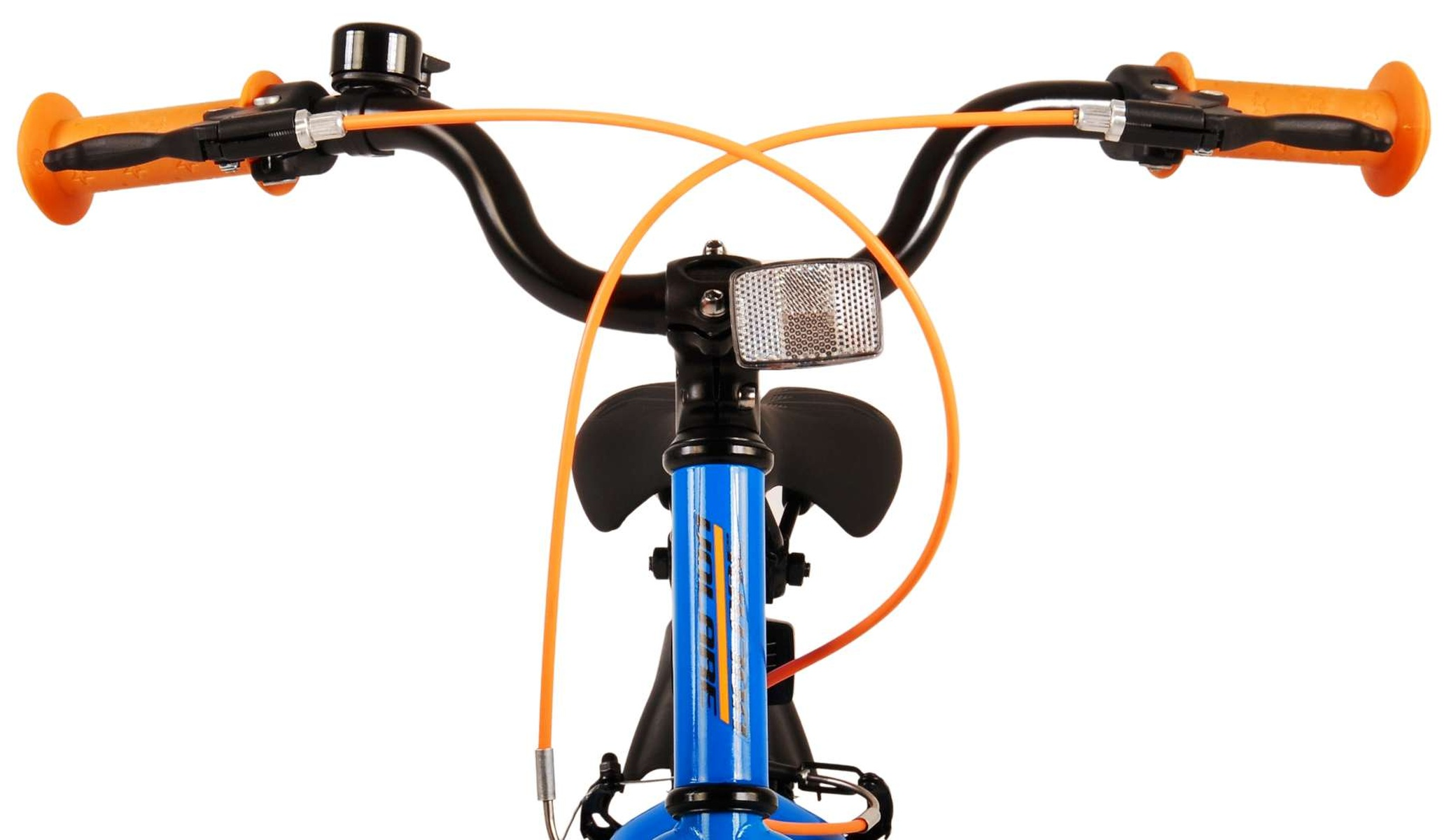 Ein blauer Fahrradlenker mit orangen Griffen, Klingel und Bremshebeln.