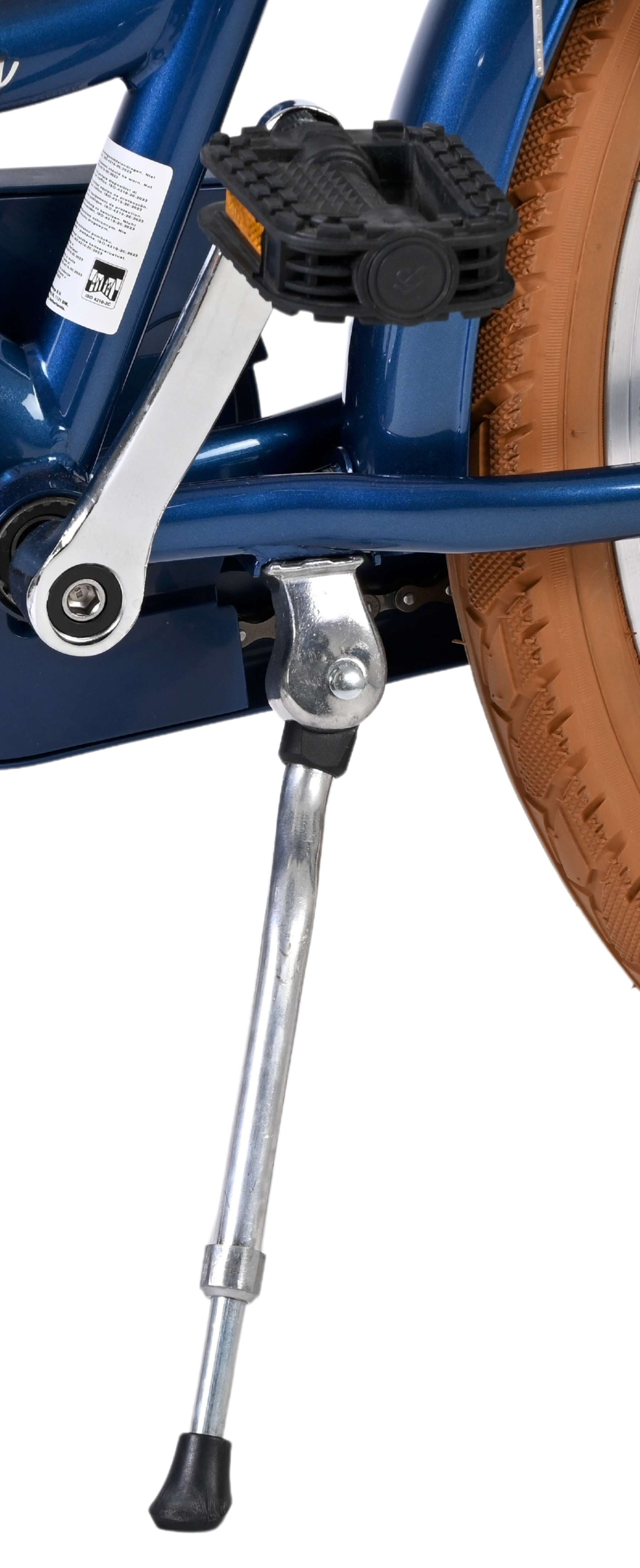 Blauer Fahrradrahmen mit Seitenständer, Pedal und braunem Reifen.