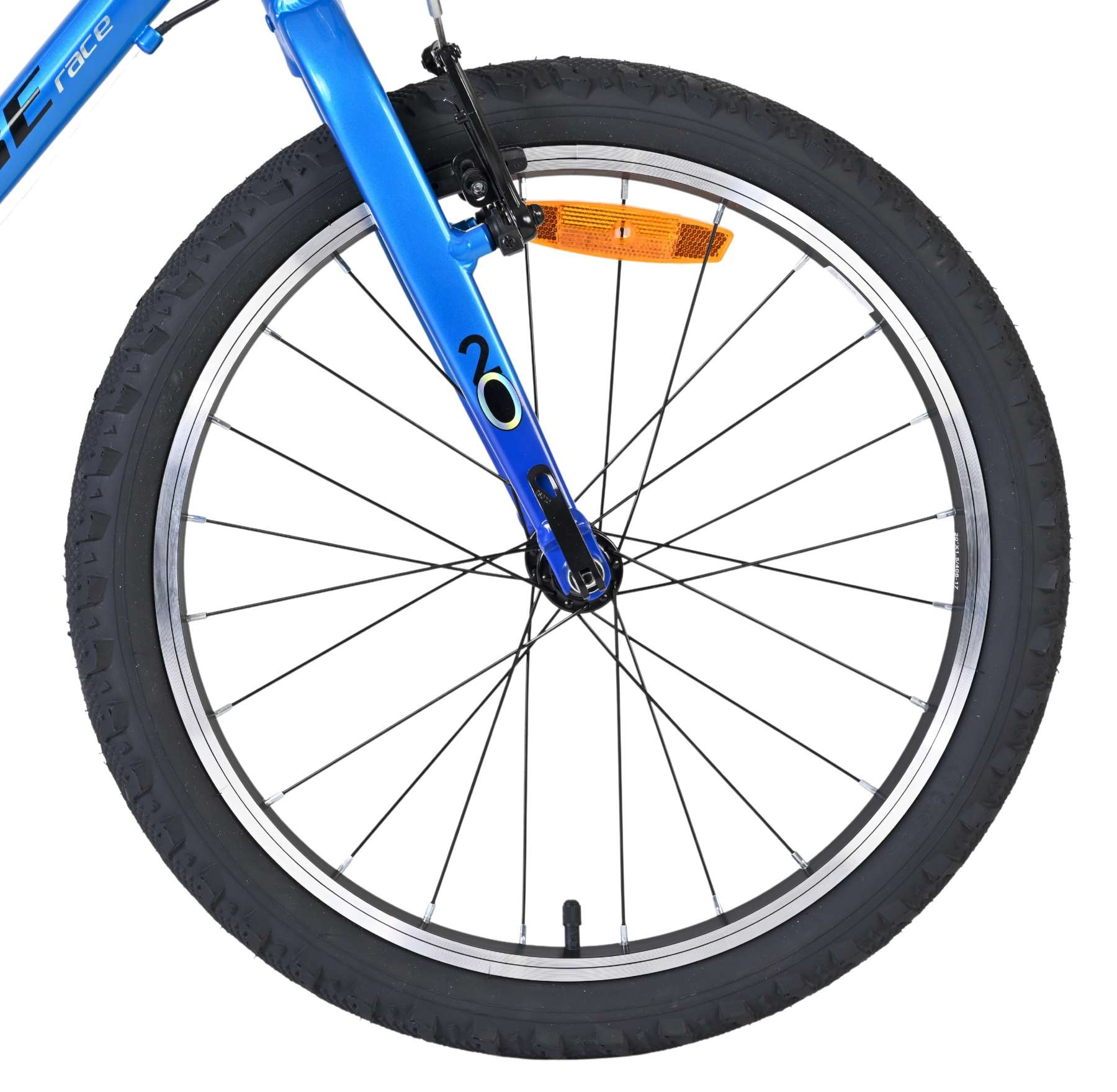 Ein blaues Fahrrad mit einem schwarzen Reifen und Speichen.