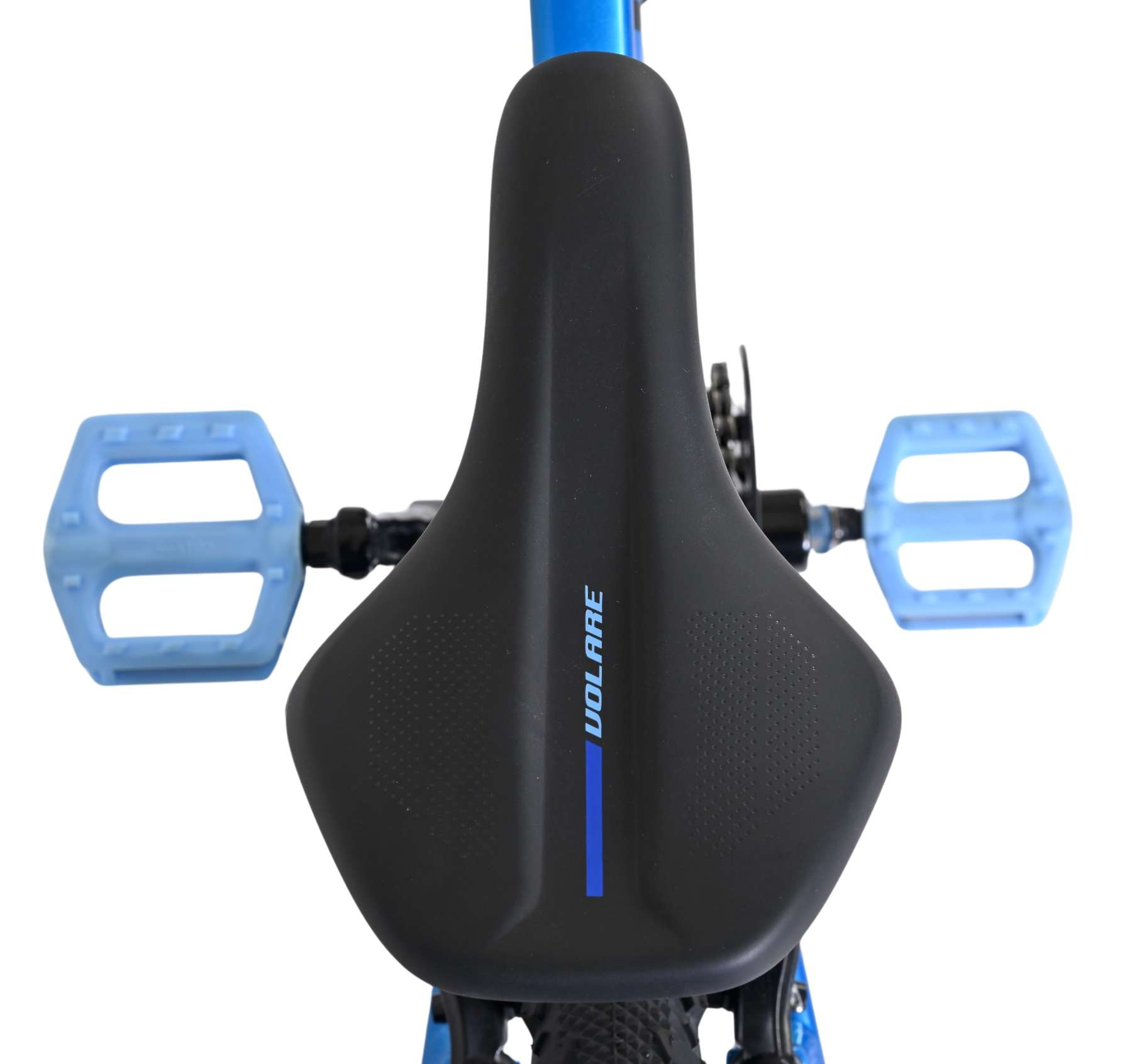 Ein blauer Fahrradsattel mit Pedalen. VOLARE-Logo auf dem Sattel.