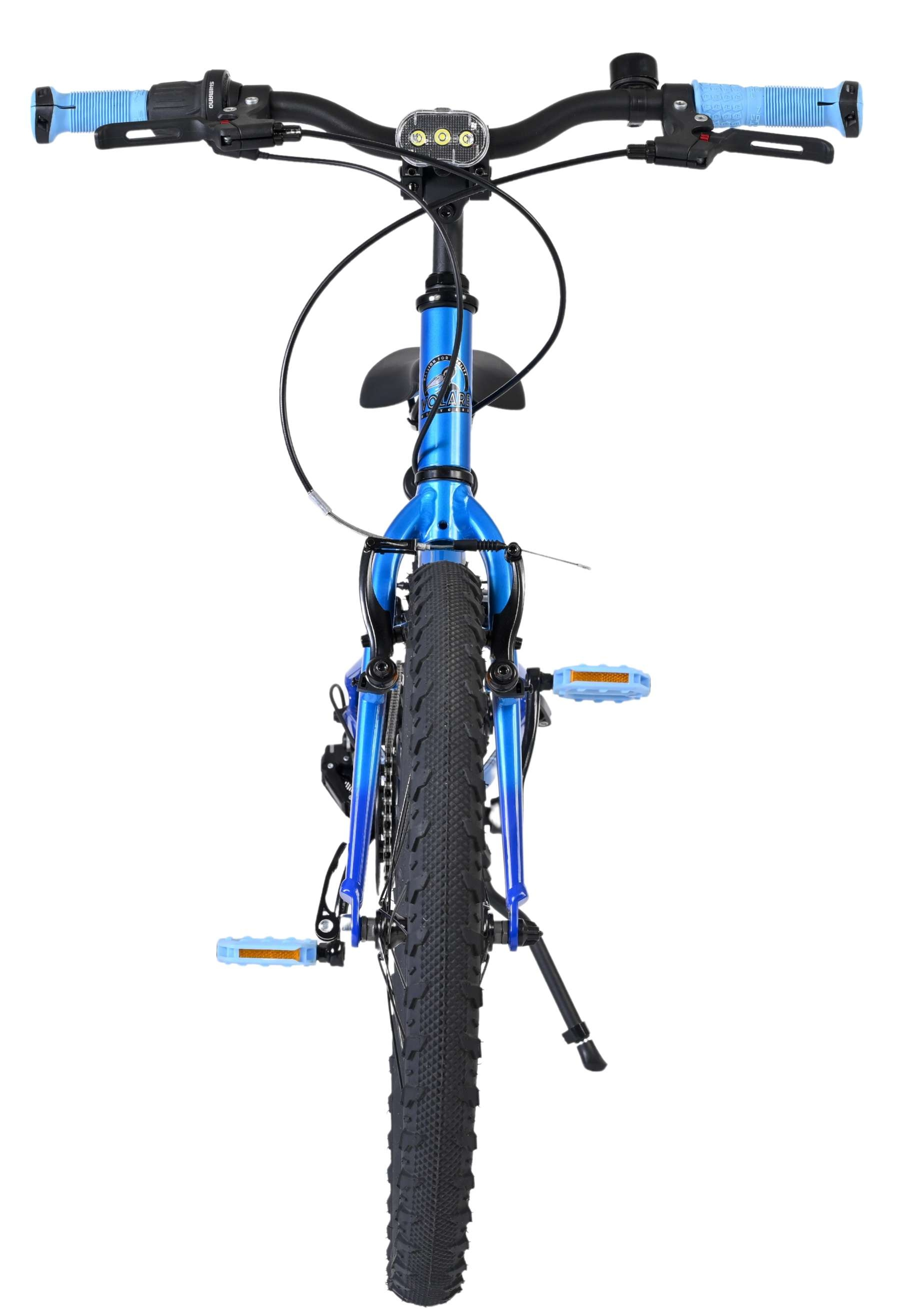 Ein blauer Fahrradrahmen mit Lenker, Licht, einem Rad und Pedalen.