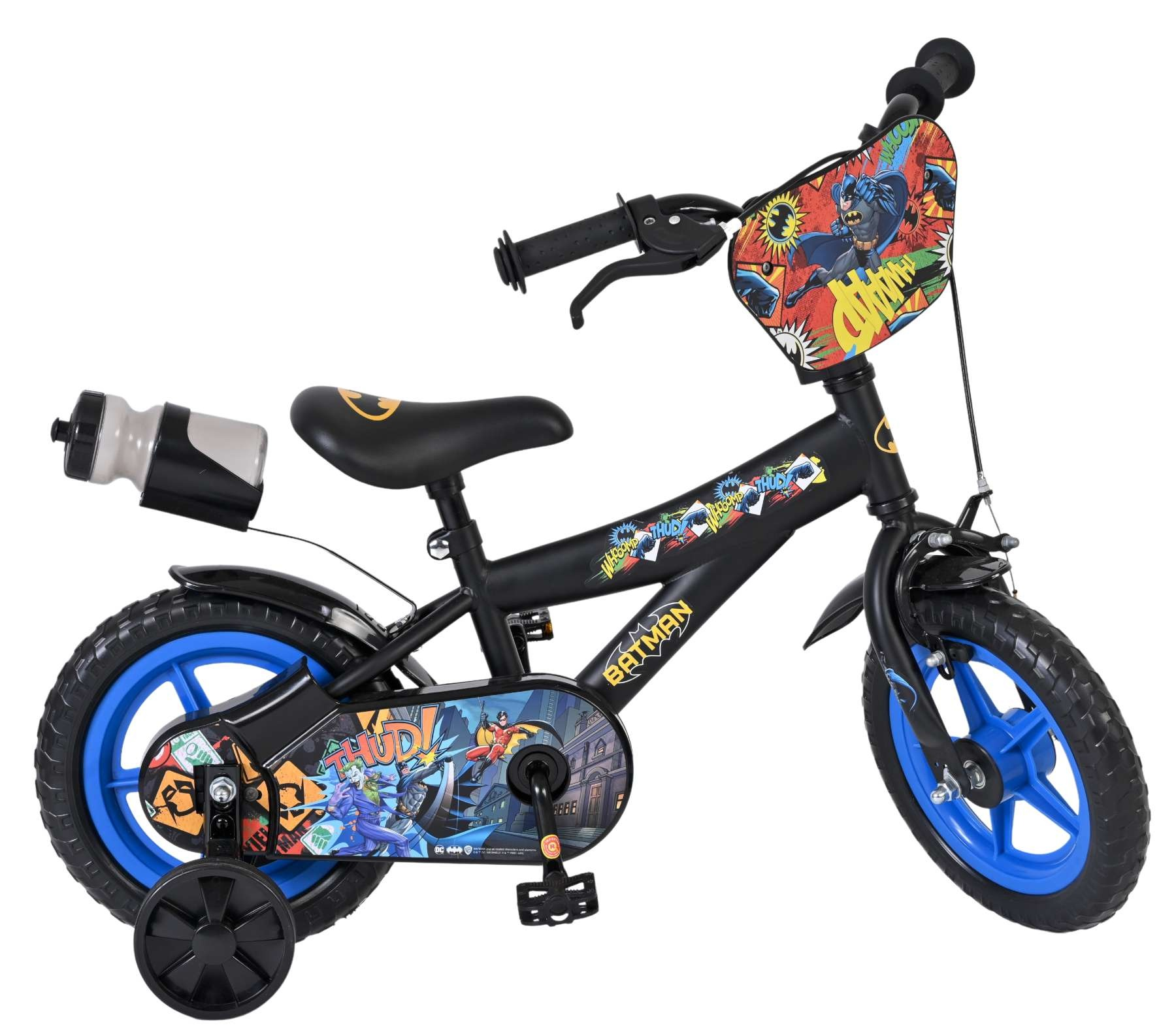 Ein schwarzes Batman-Fahrrad mit blauen Felgen und Stützrädern.