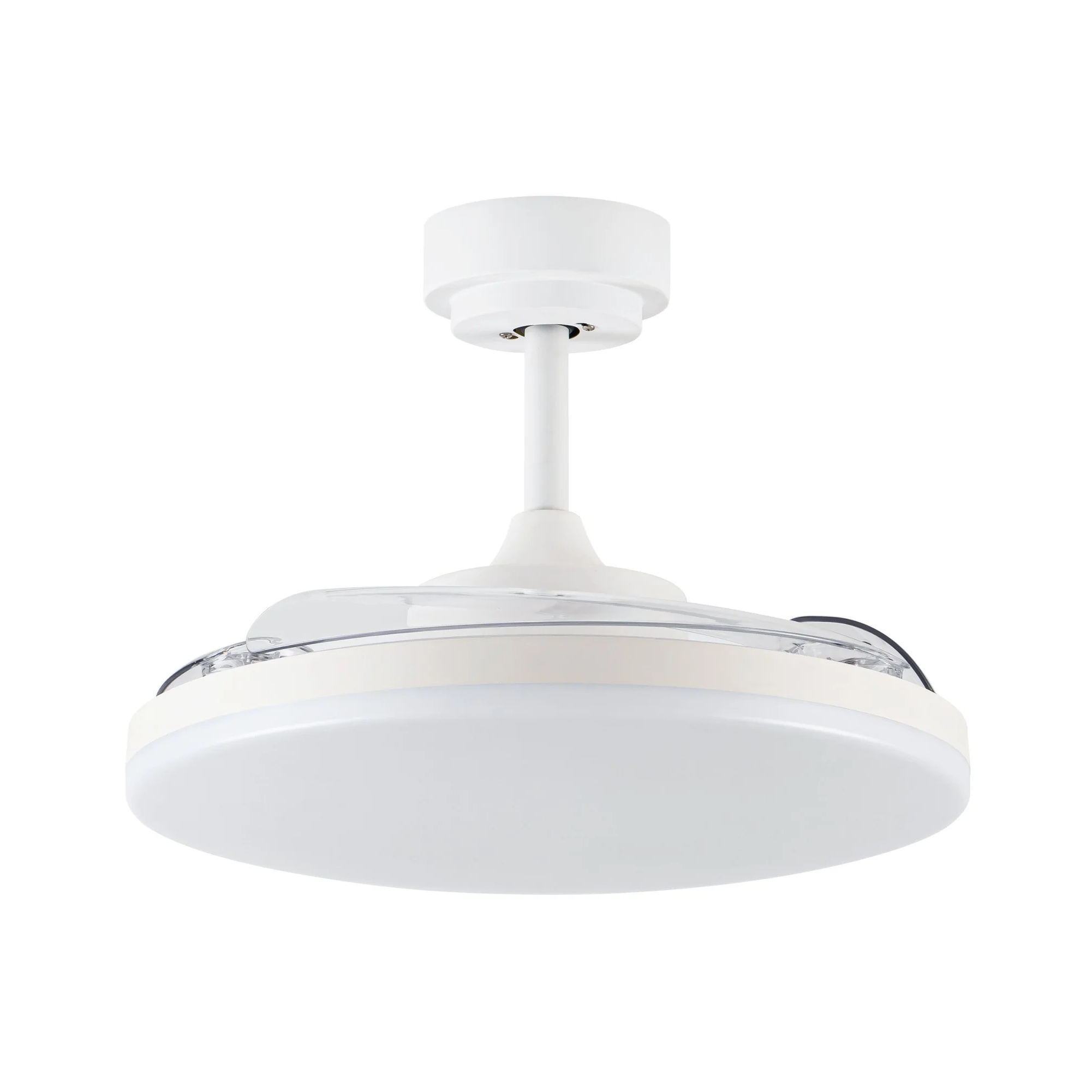 Ein moderner weier Deckenventilator mit integriertem Licht.