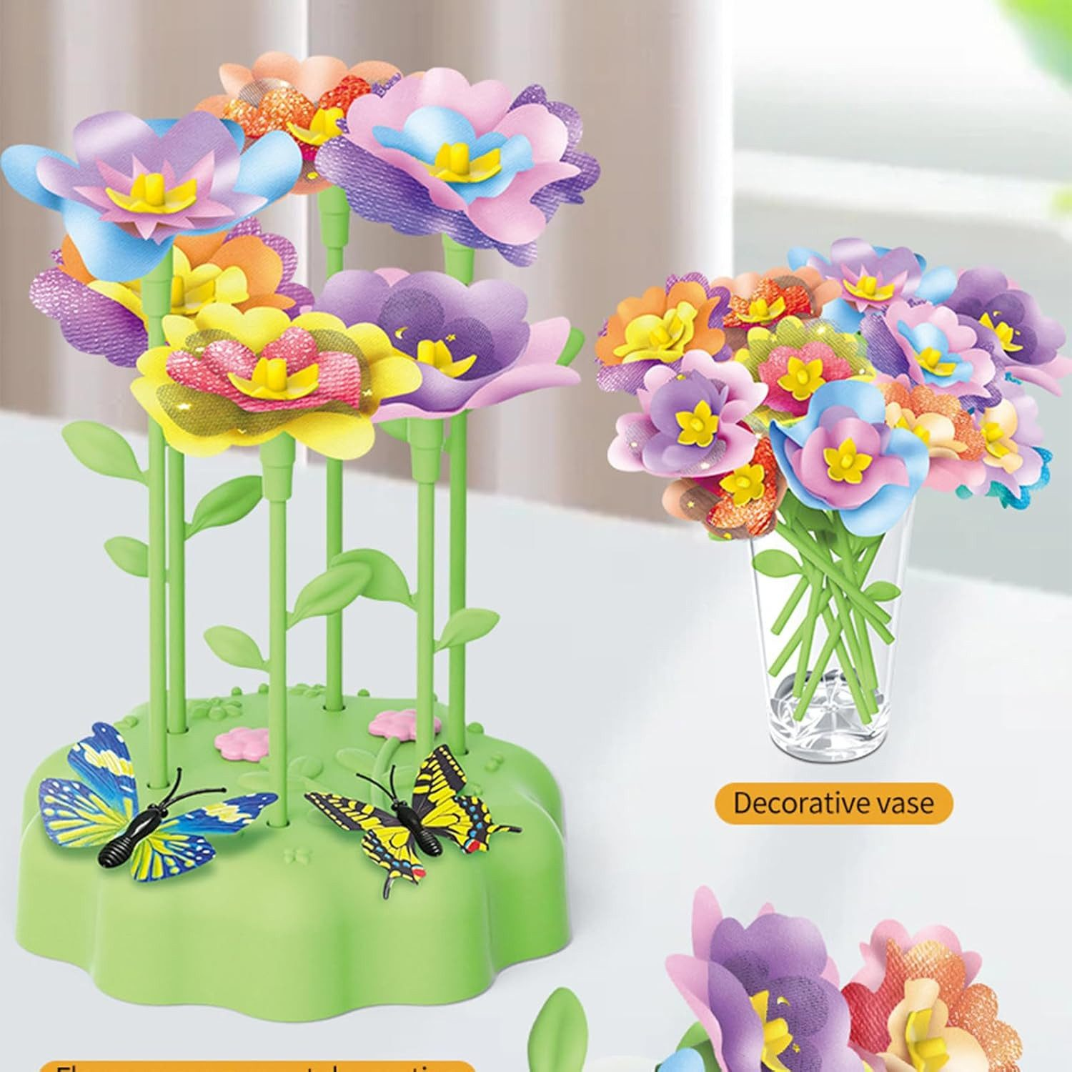 Bunte Papierblumen mit Schmetterlingen auf grüner Basis und in einer Vase.