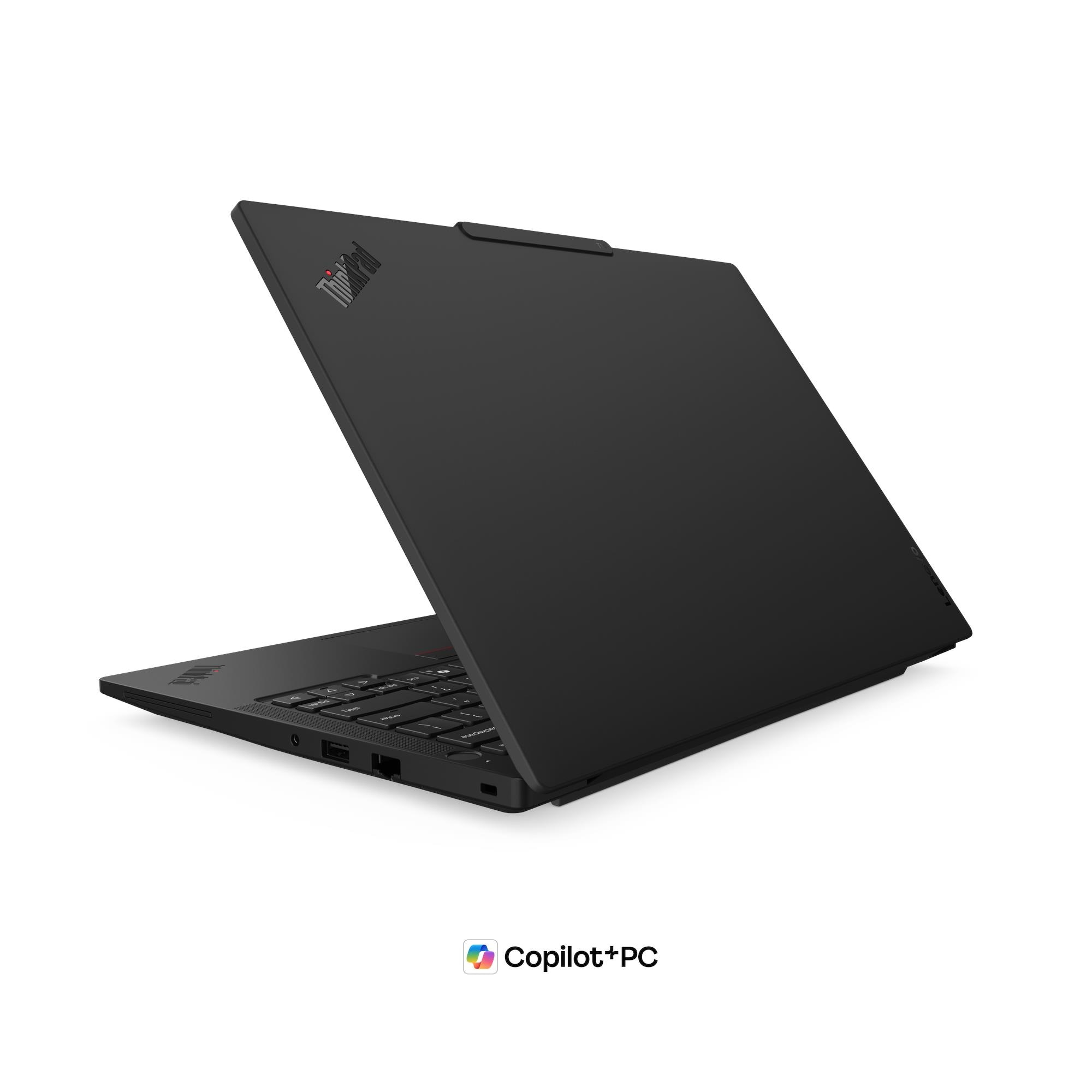 Laptop nero Lenovo ThinkPad, parzialmente aperto, mostra tastiera e porte.