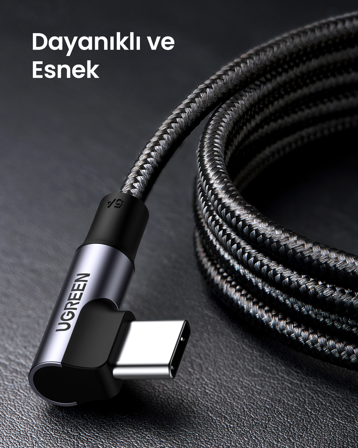 UGREEN logolu, 90 derece açılı siyah USB-C kablosu.