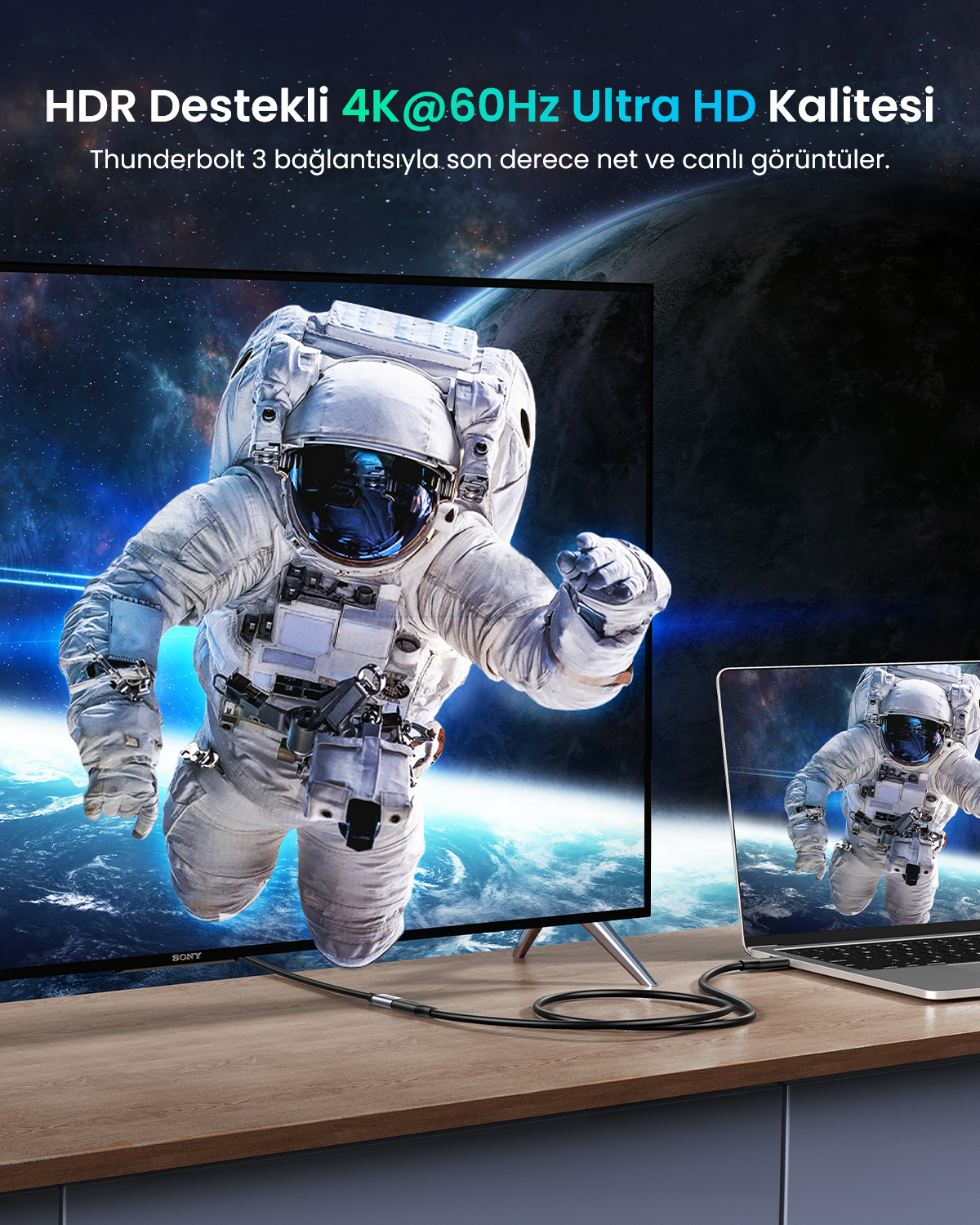 Astronauta w przestrzeni kosmicznej przed Ziemią, wyświetlany na telewizorze i laptopie.