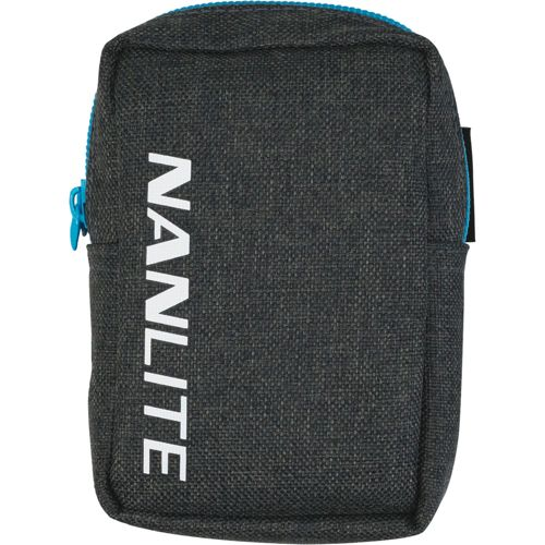 Dunkelgraue Tasche mit weißem NANLITE-Schriftzug und blauem Reißverschluss.